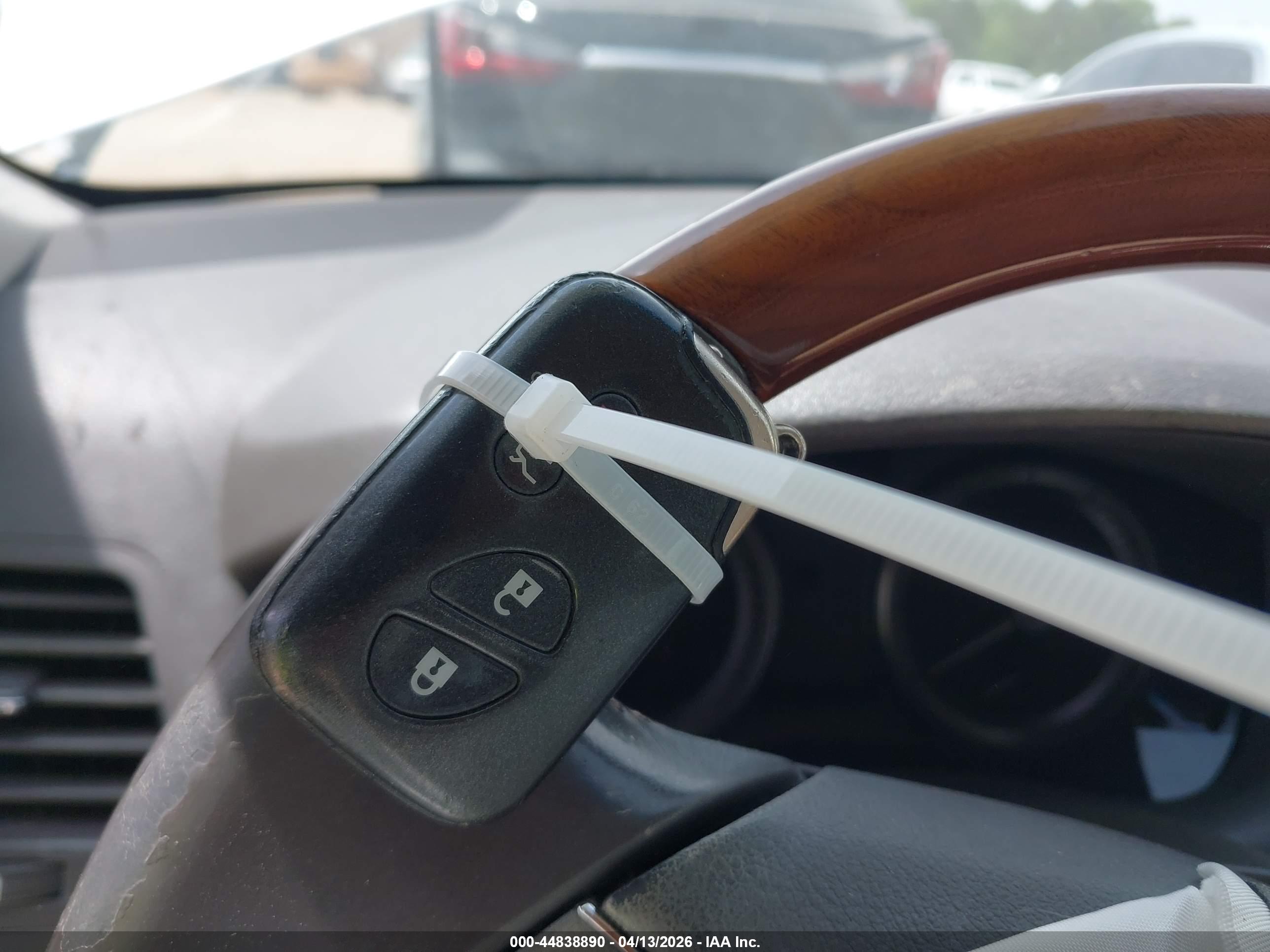 LEXUS ES image 11