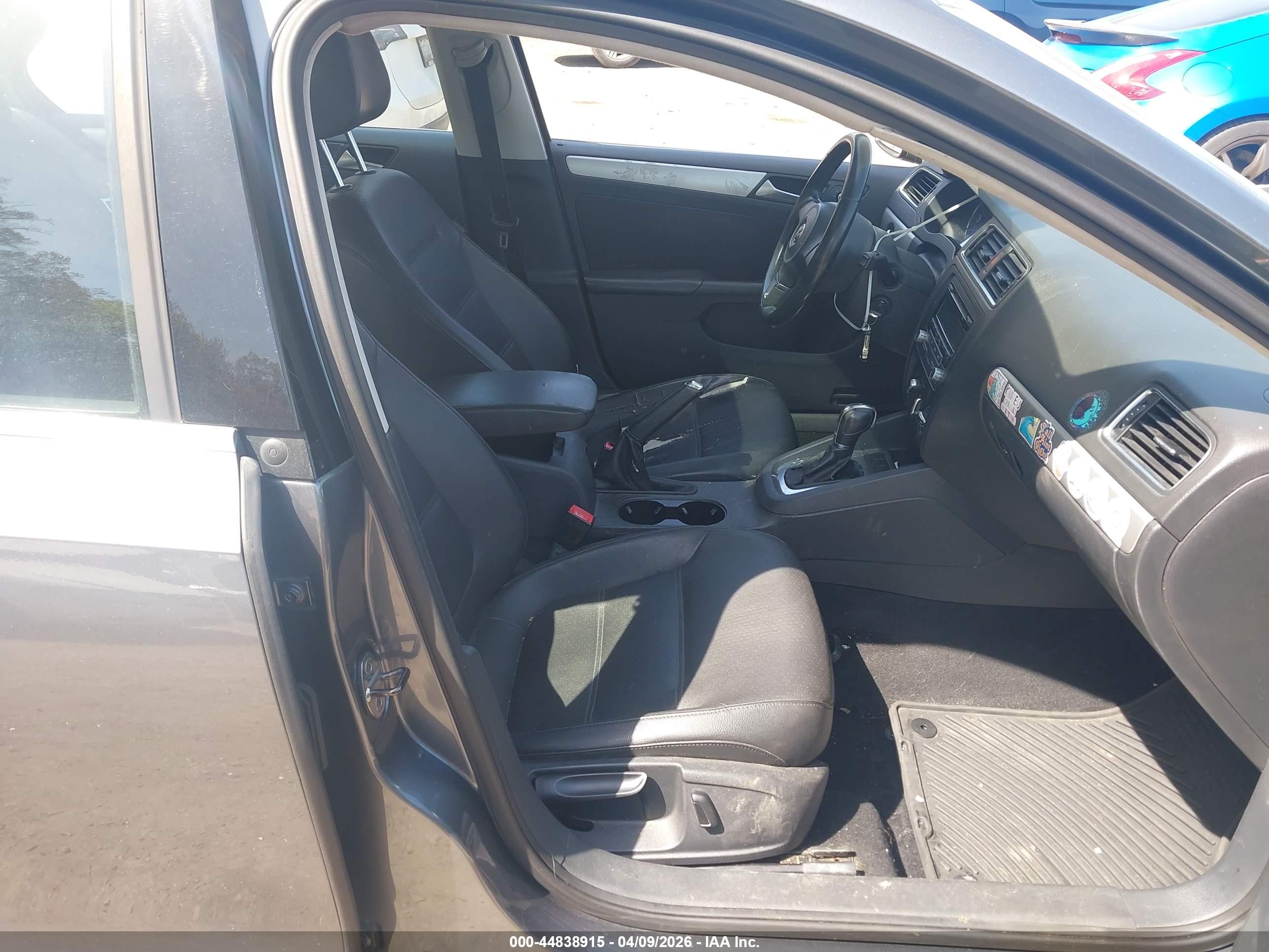 VOLKSWAGEN JETTA image 5