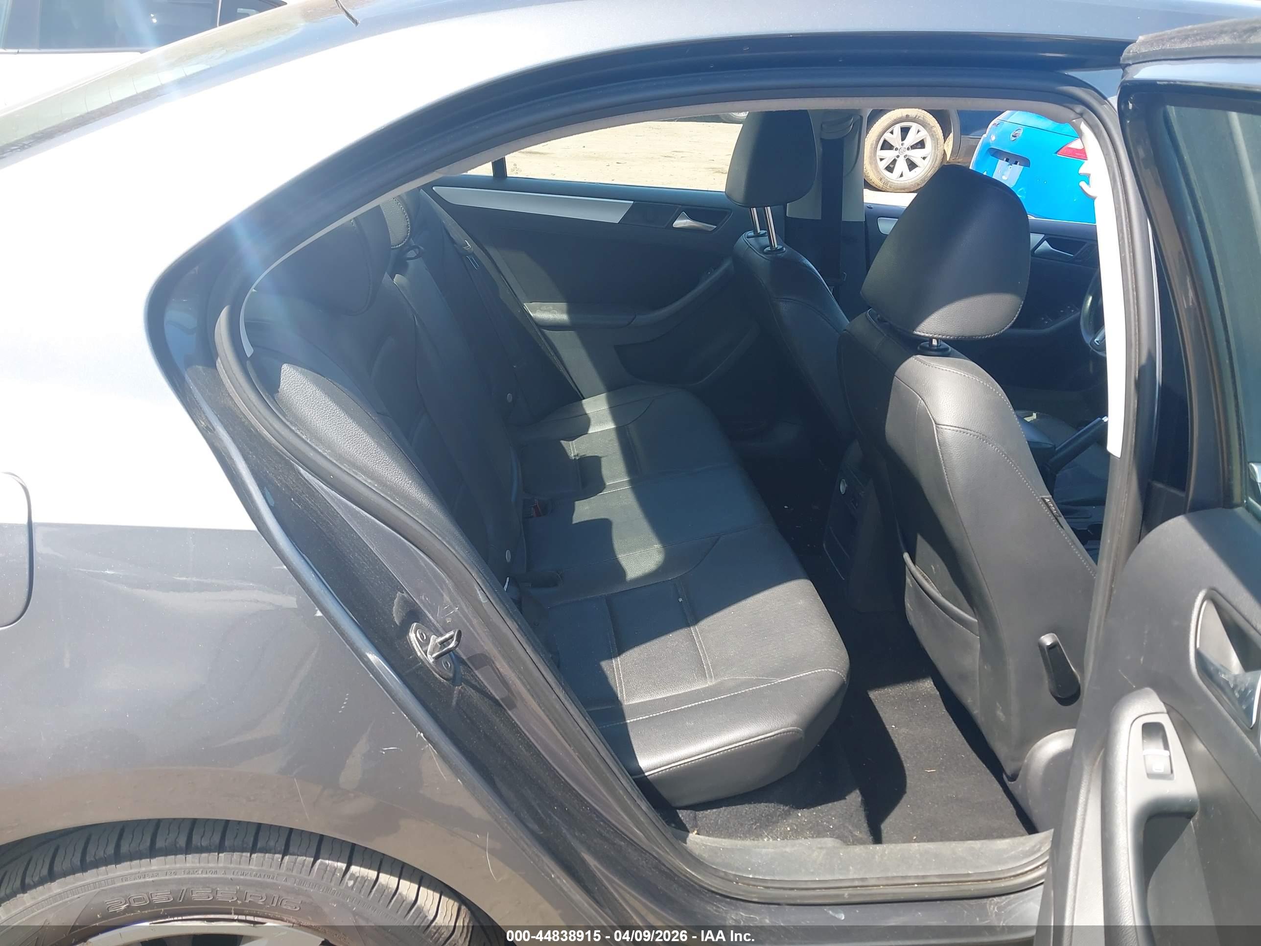 VOLKSWAGEN JETTA image 8