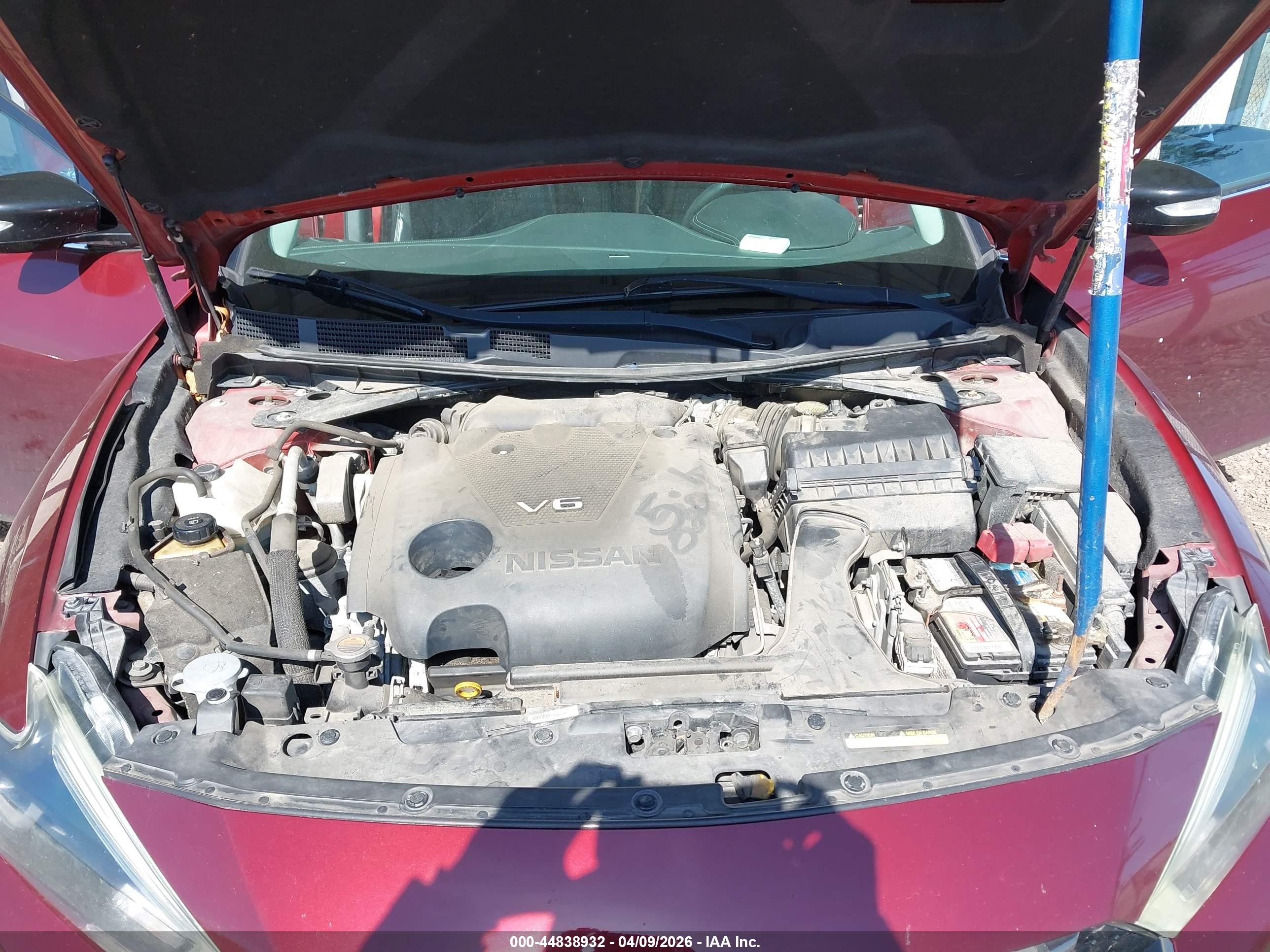 NISSAN MAXIMA image 10
