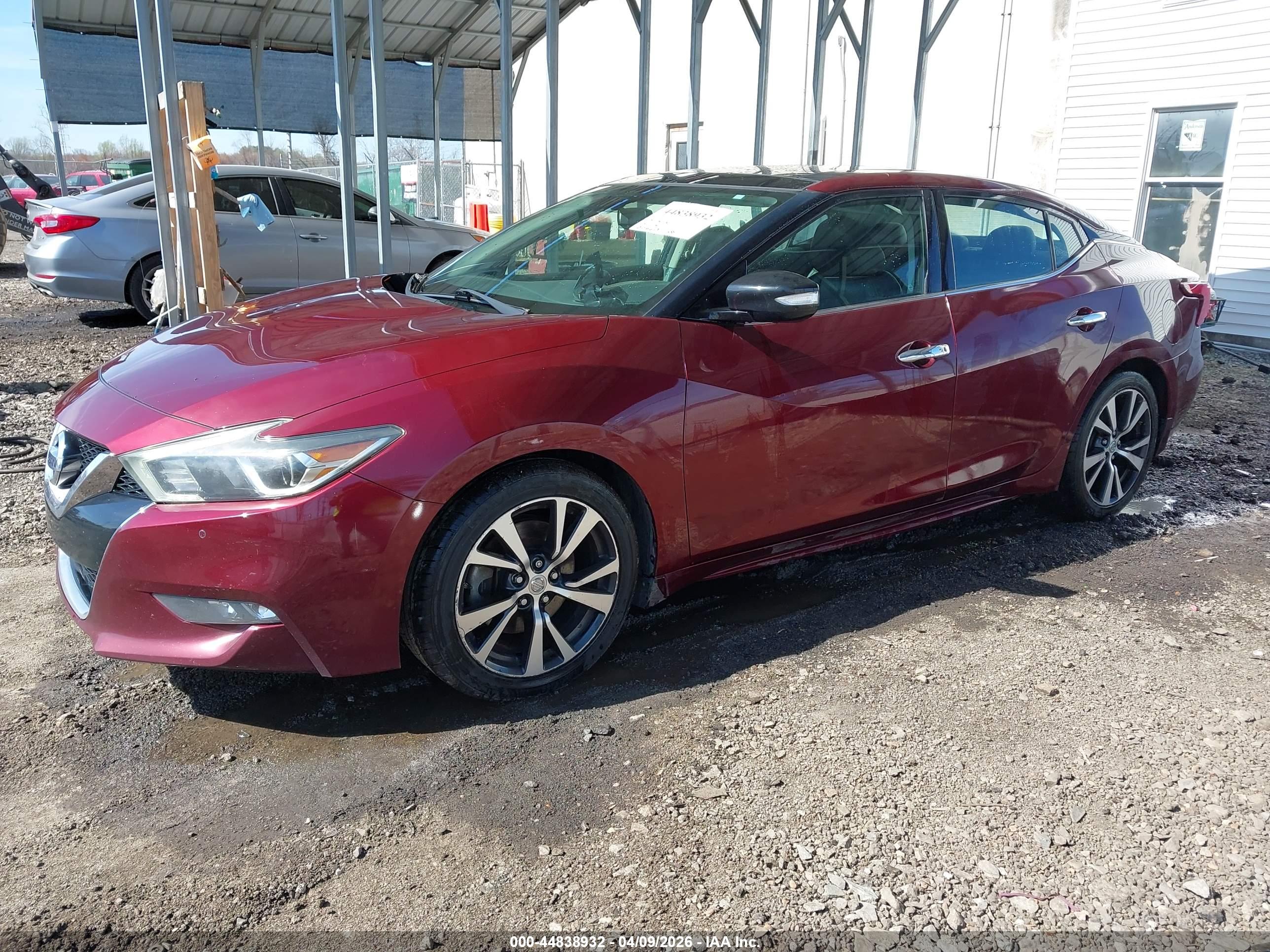 NISSAN MAXIMA image 2