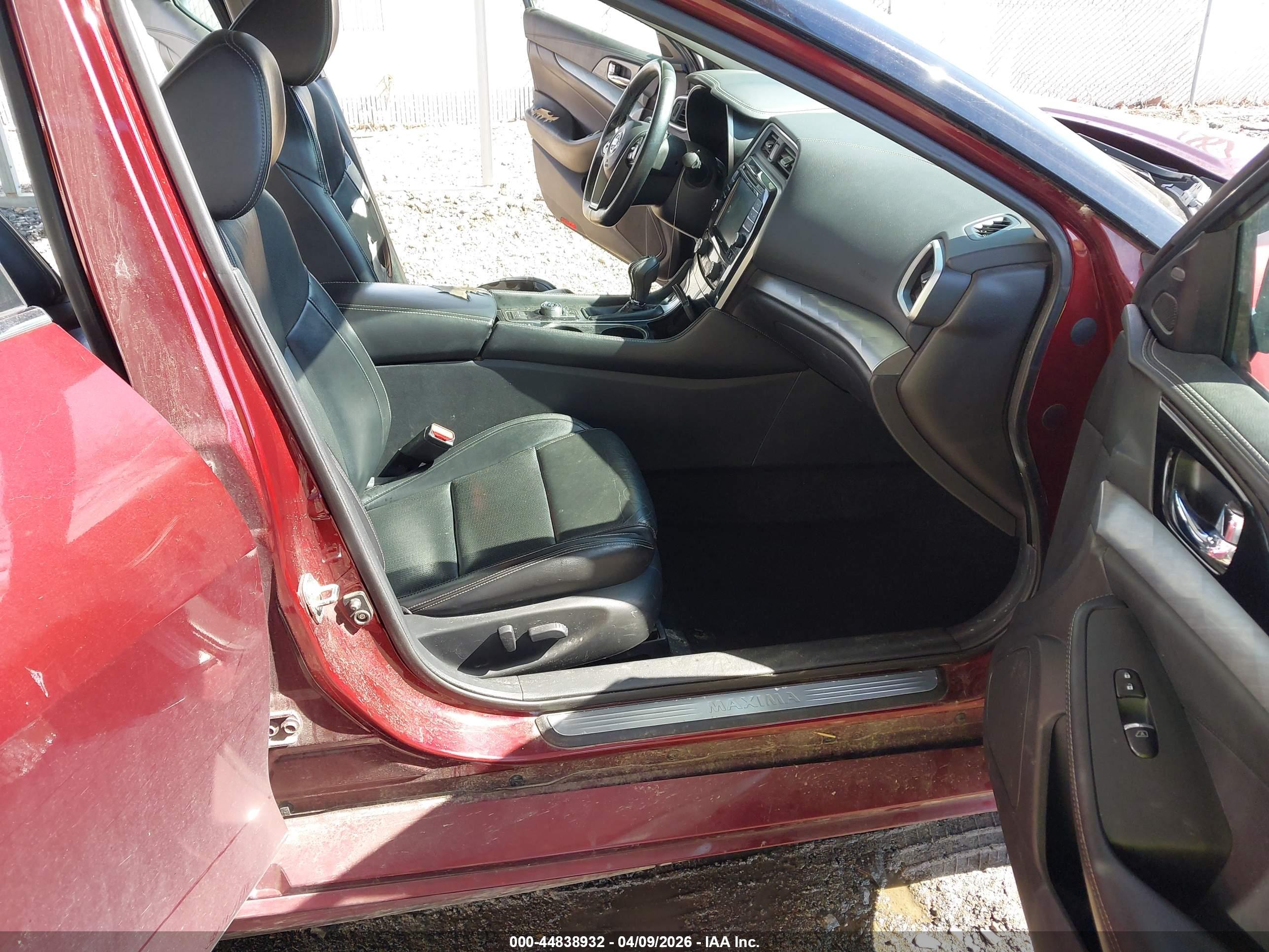 NISSAN MAXIMA image 5