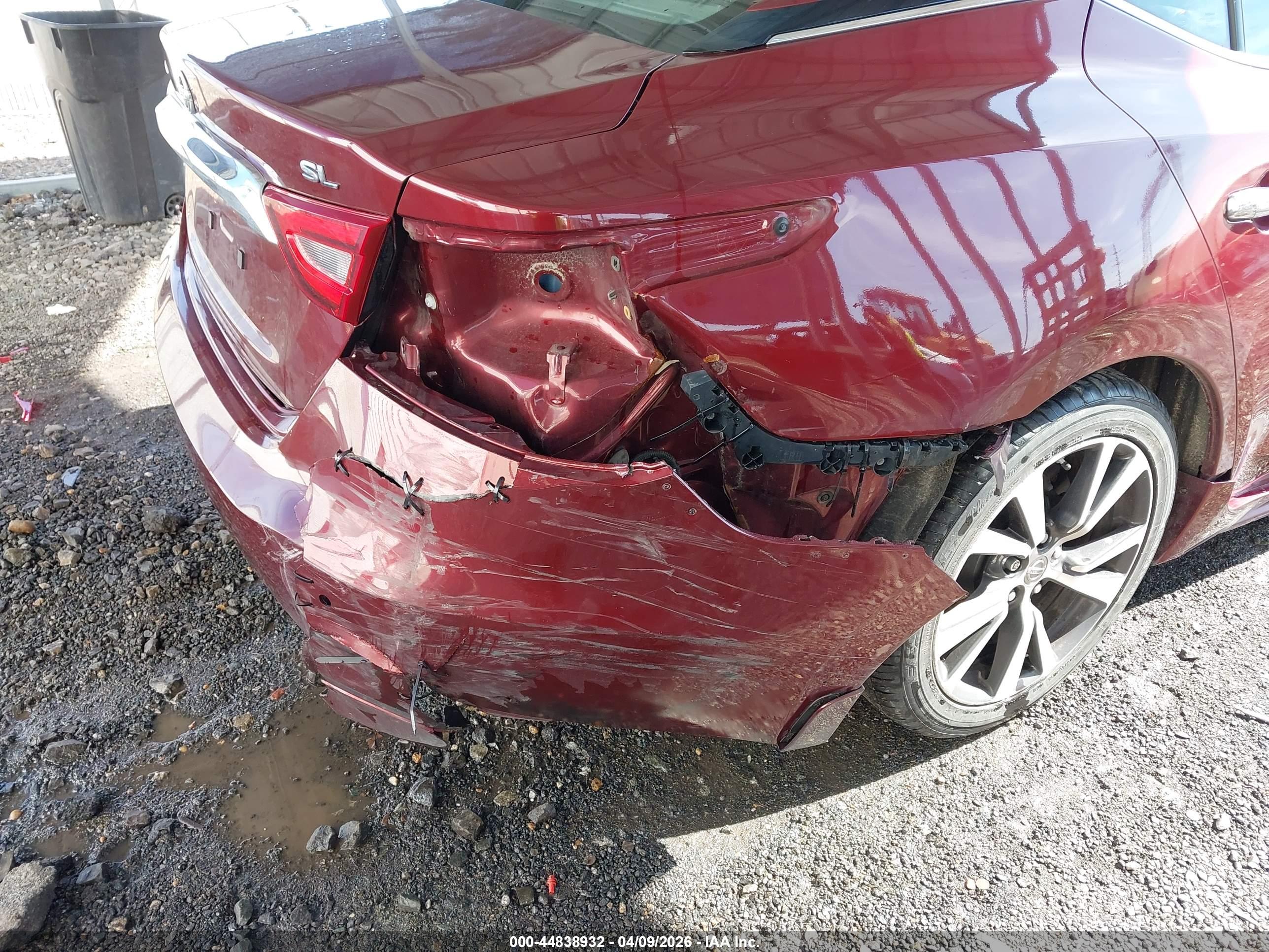 NISSAN MAXIMA image 6