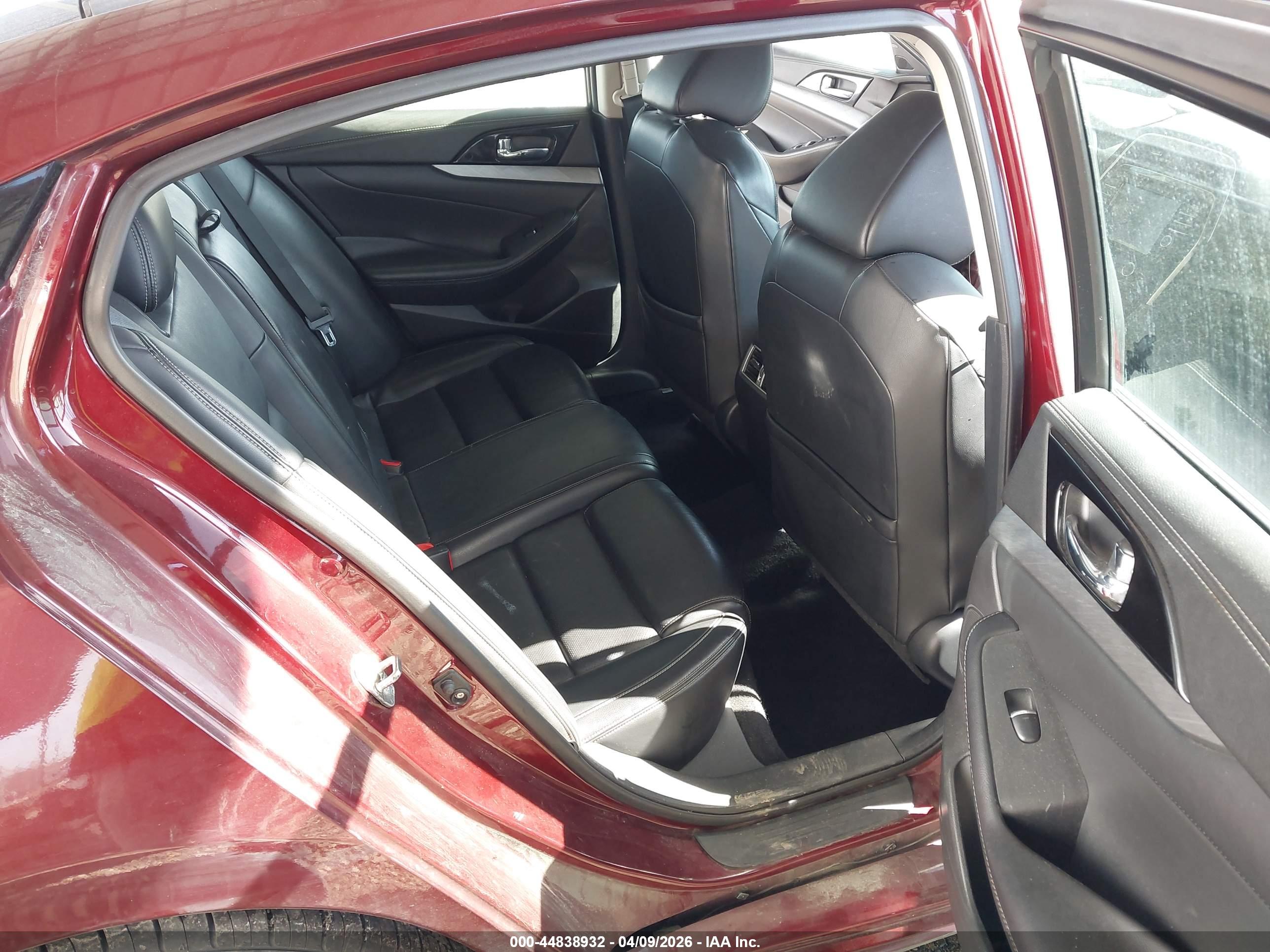 NISSAN MAXIMA image 8