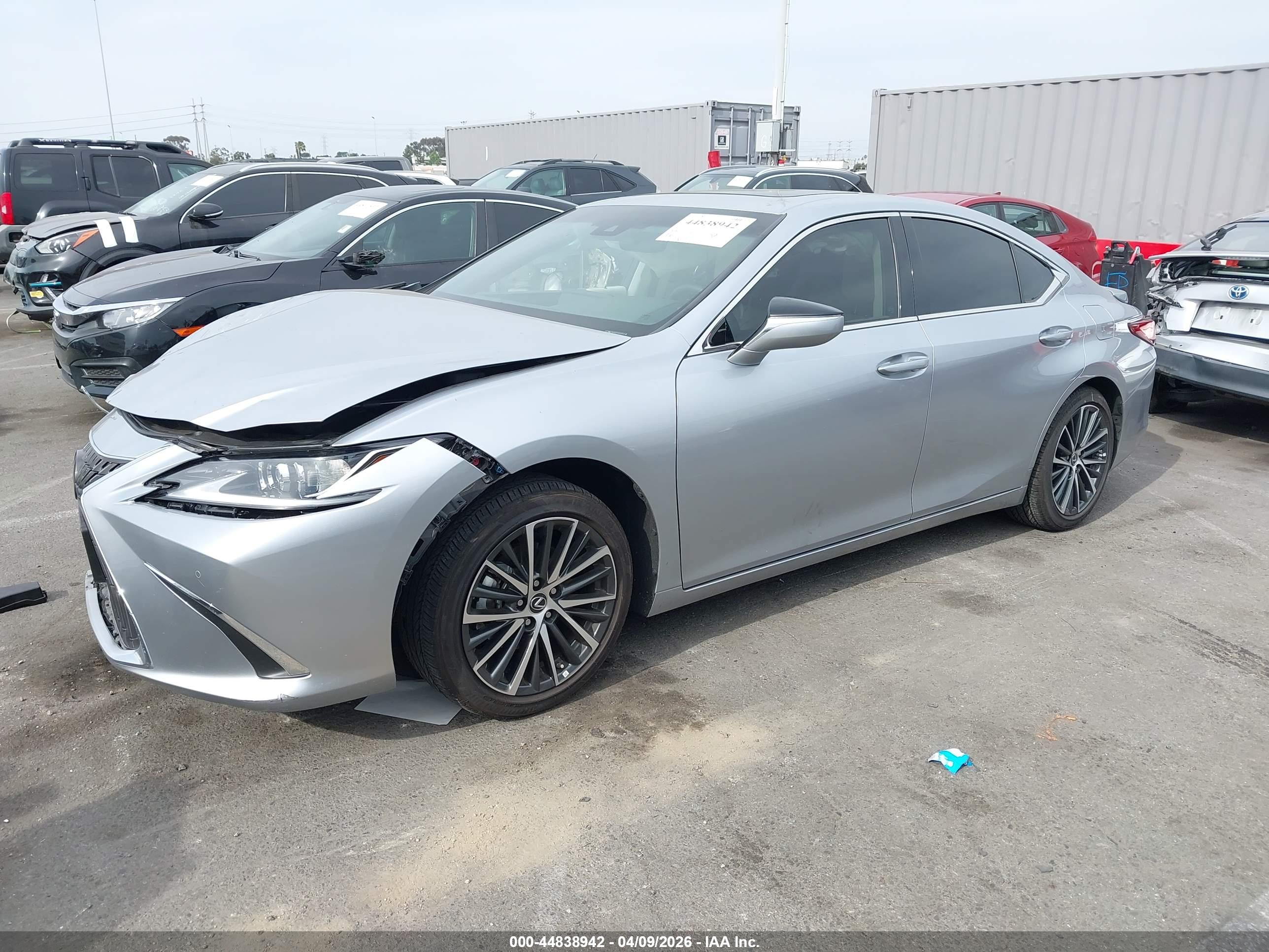 LEXUS ES image 2