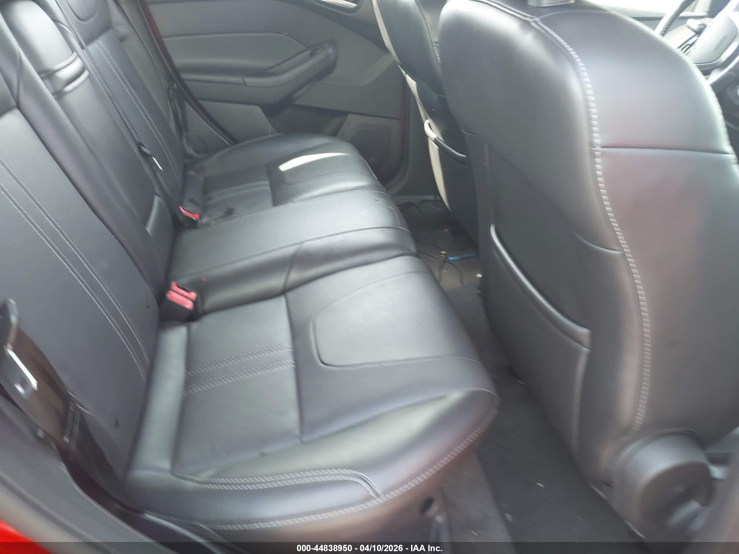 FORD FOCUS image 8