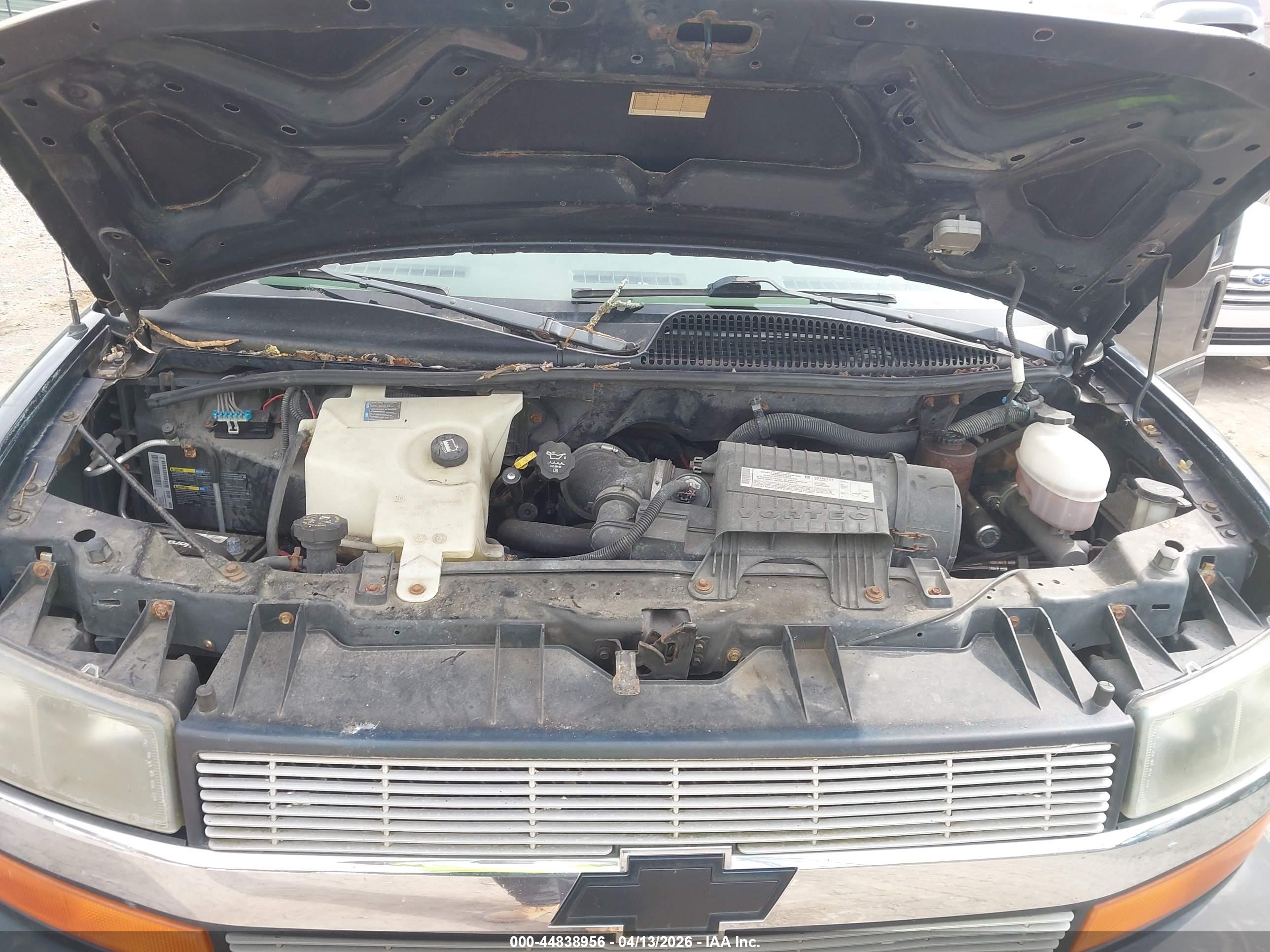 CHEVROLET EXPRESS image 10