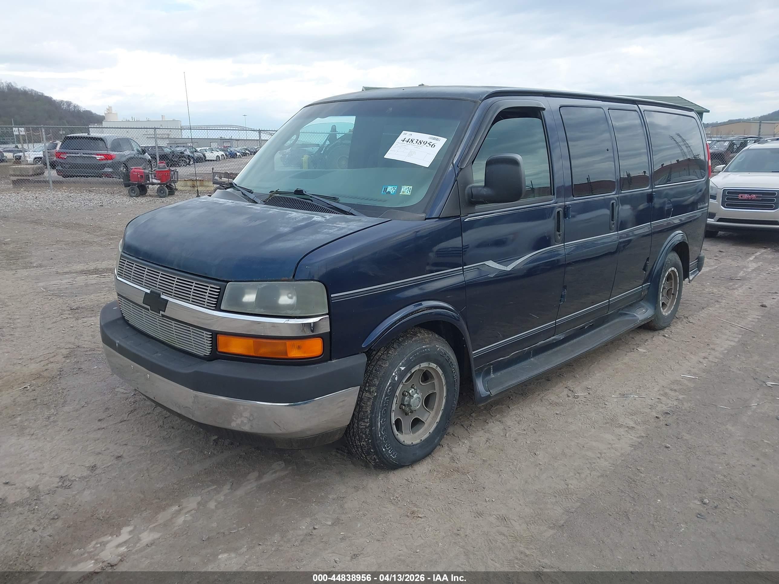 CHEVROLET EXPRESS image 2