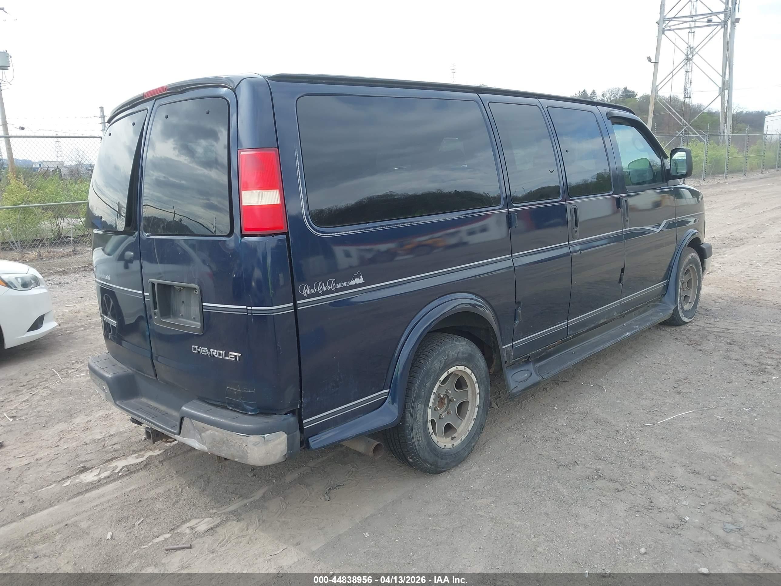 CHEVROLET EXPRESS image 4
