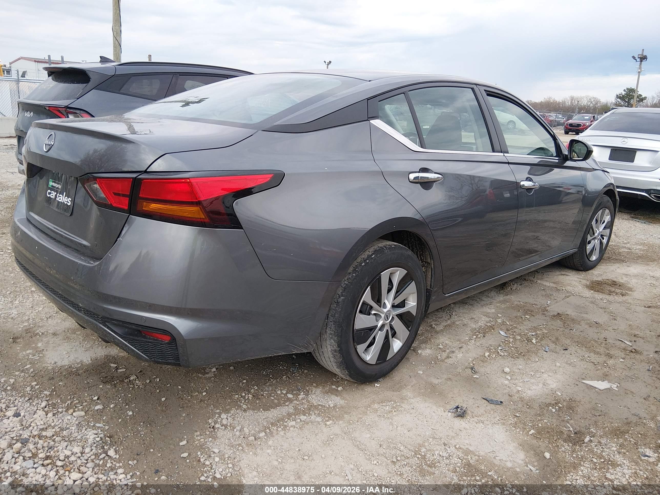 NISSAN ALTIMA image 4