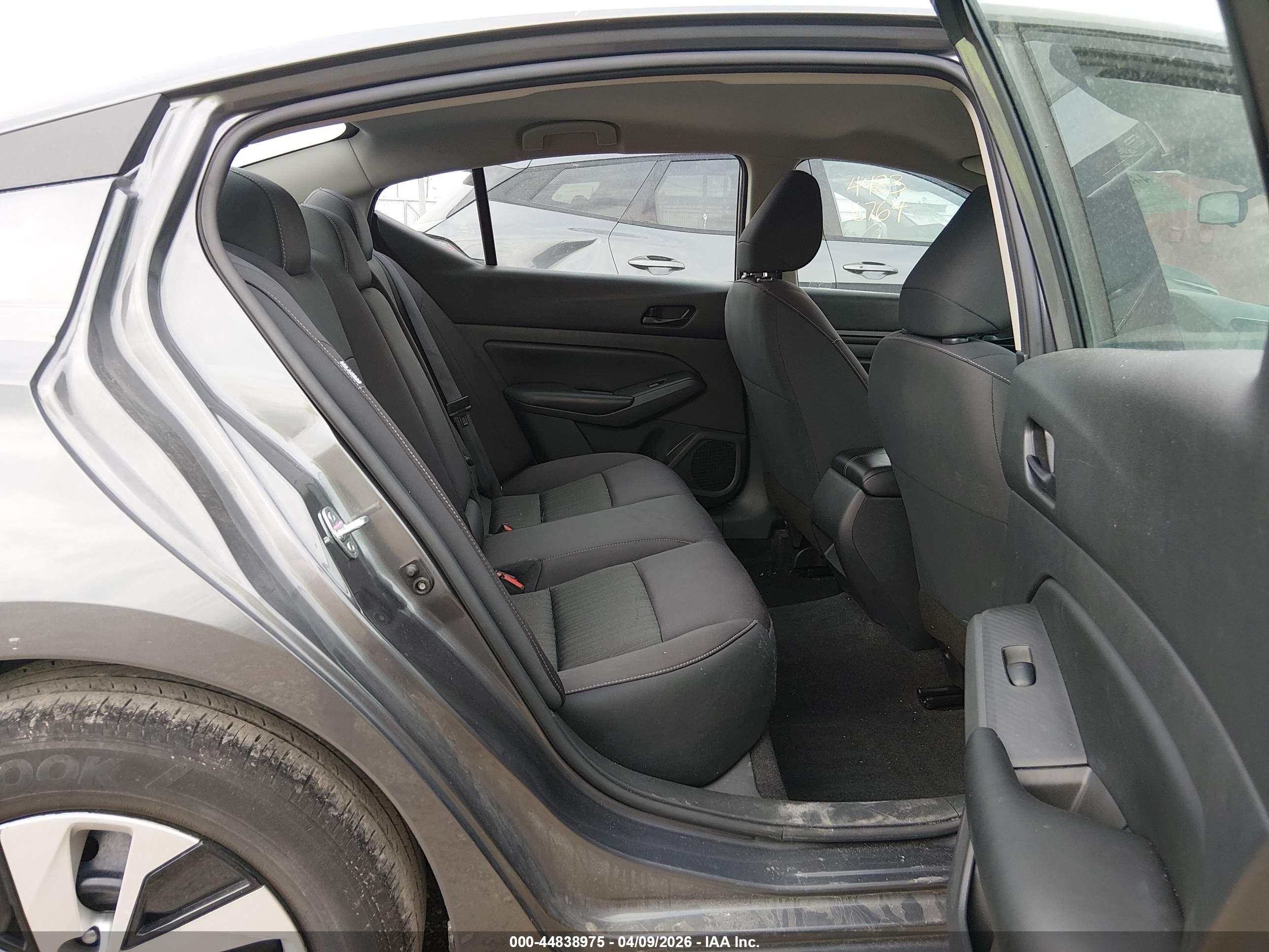 NISSAN ALTIMA image 8