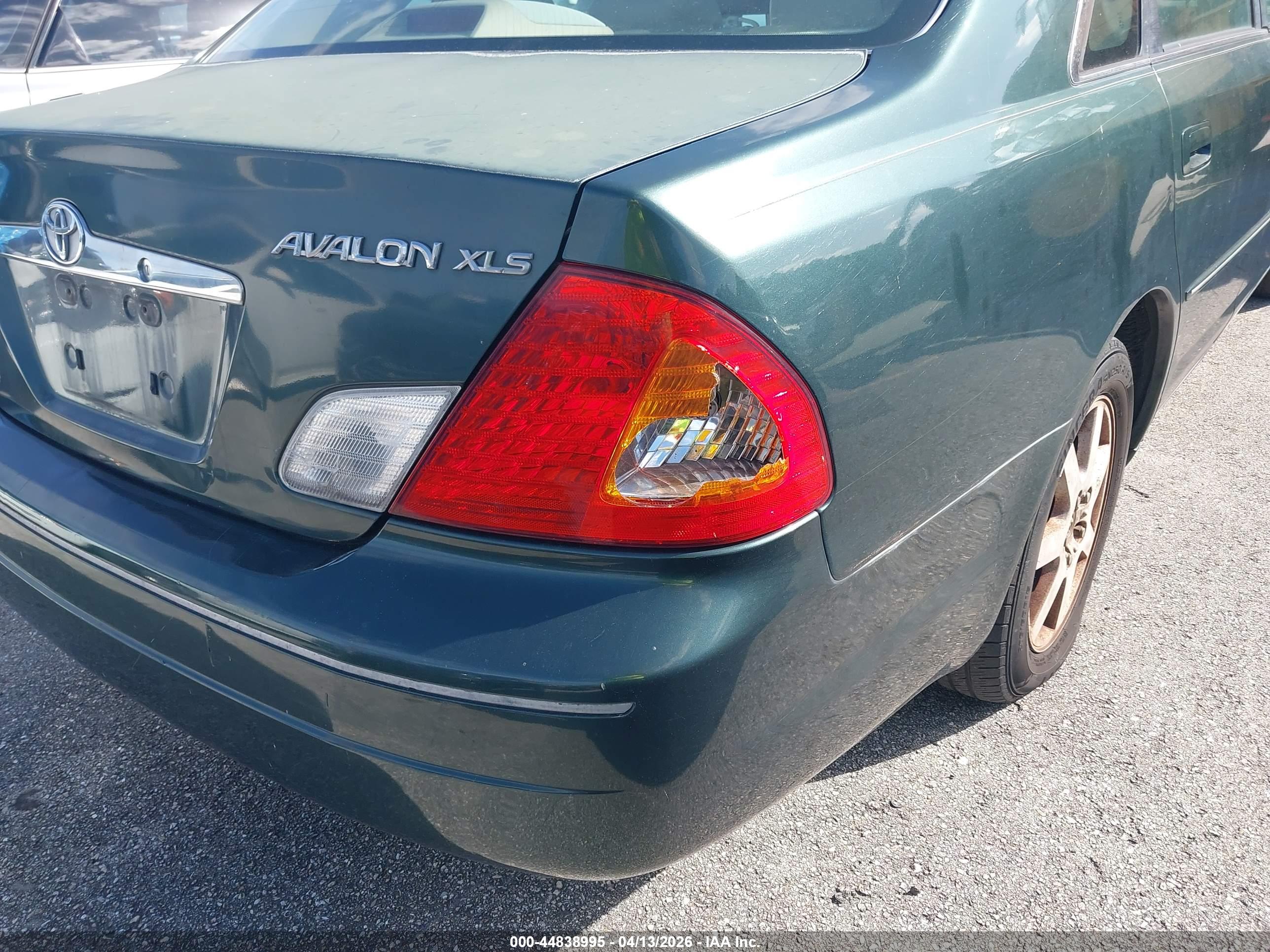 TOYOTA AVALON image 6