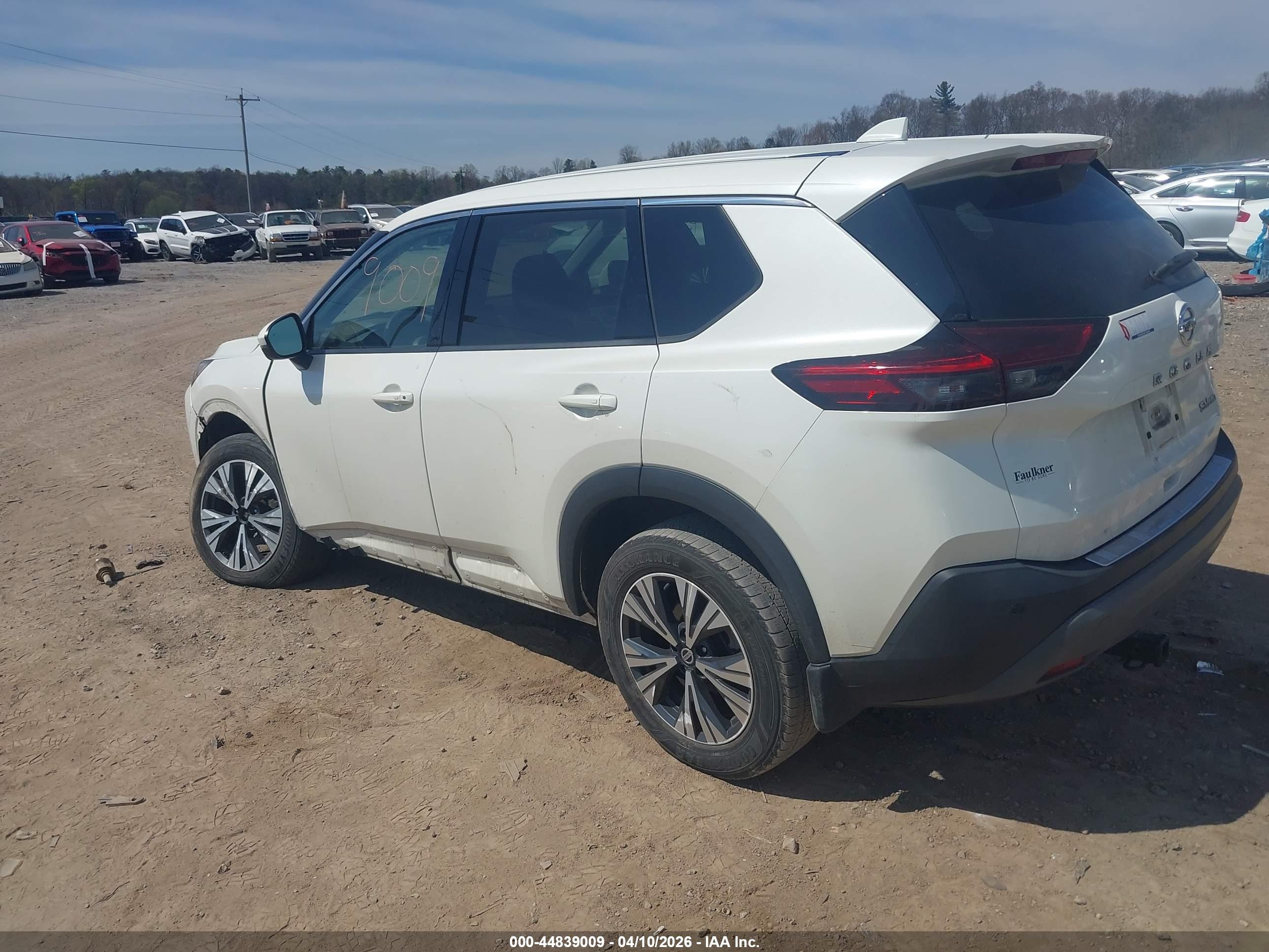 NISSAN ROGUE image 3