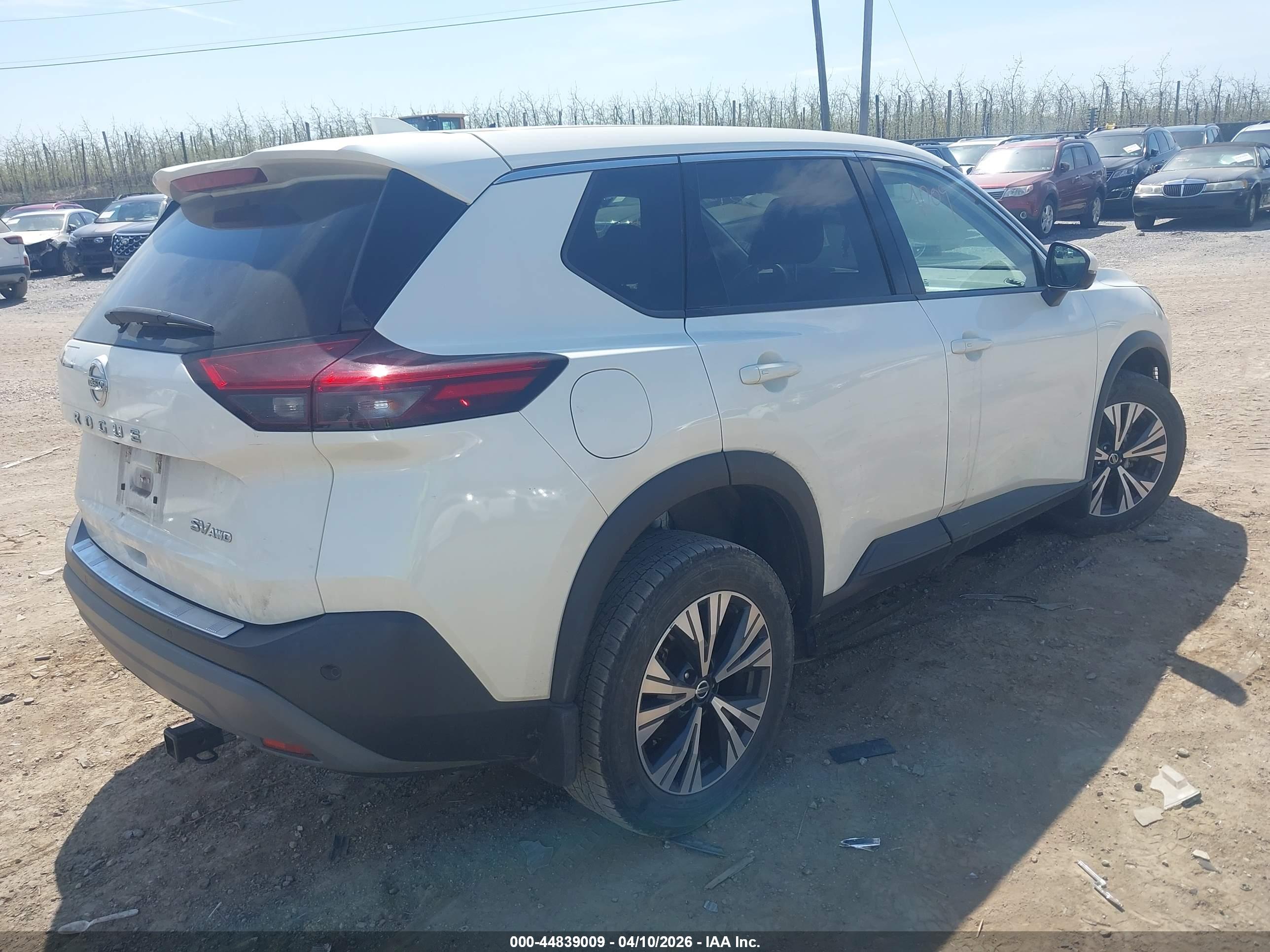 NISSAN ROGUE image 4