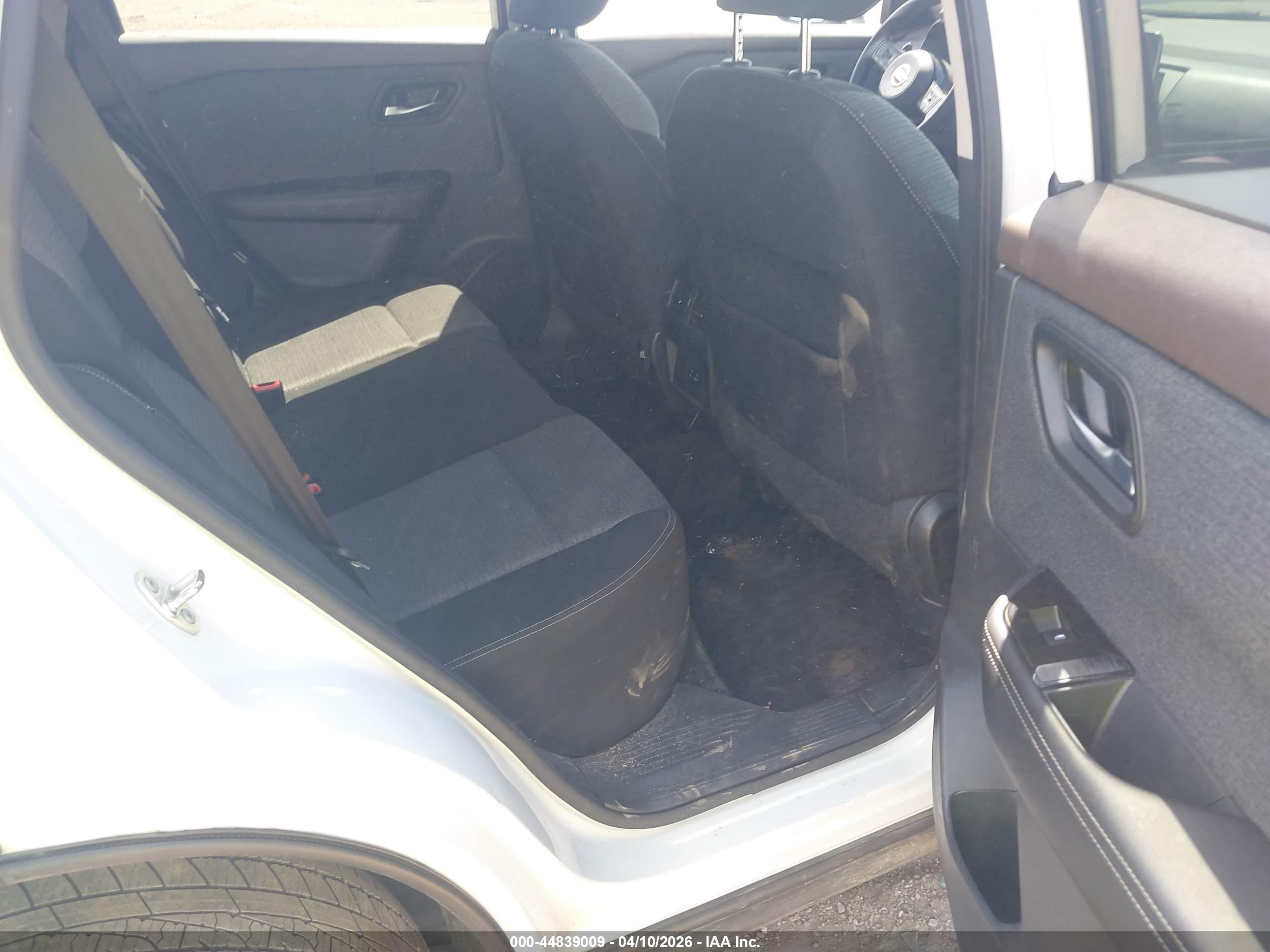 NISSAN ROGUE image 8