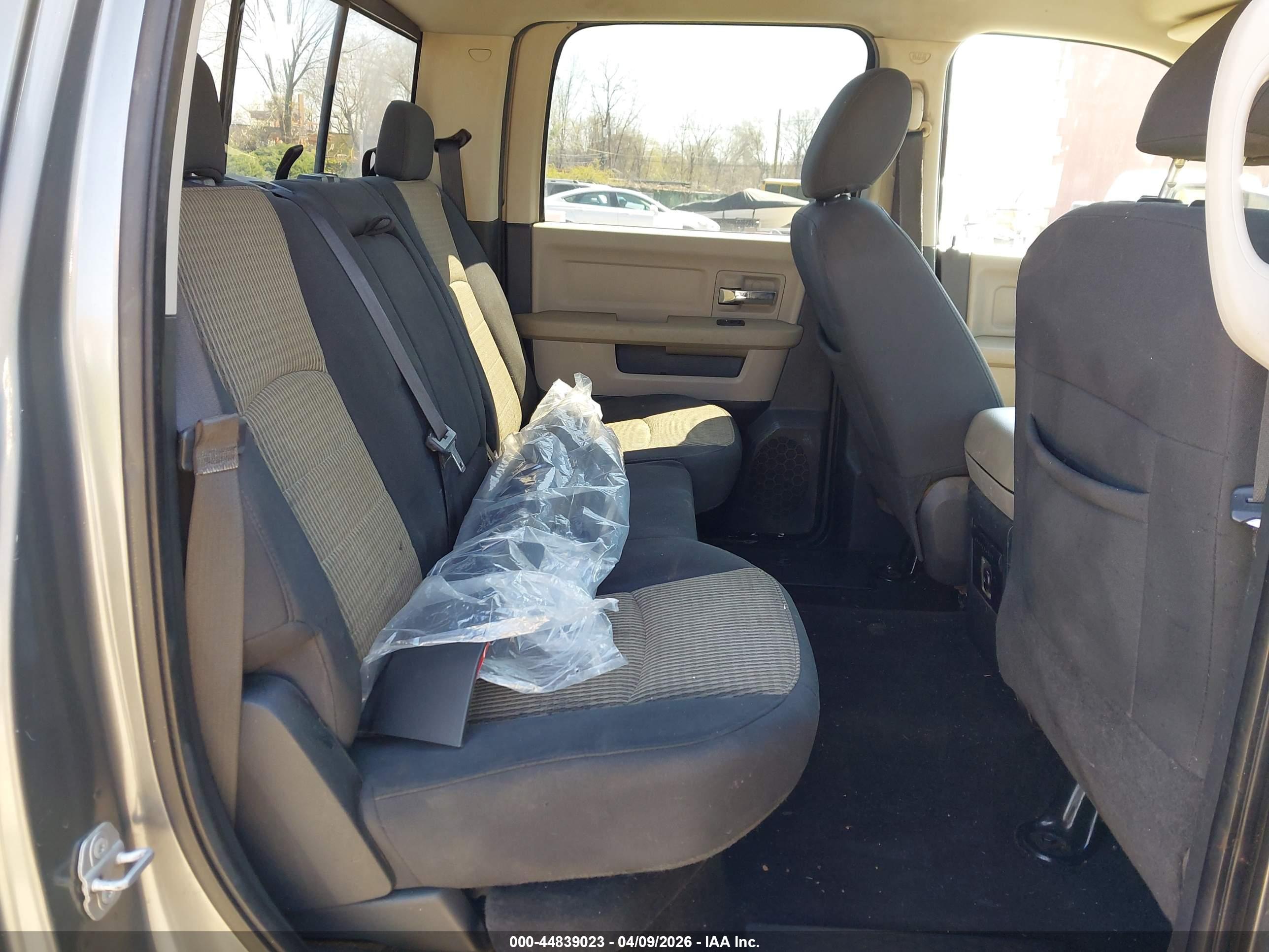 DODGE RAM image 8