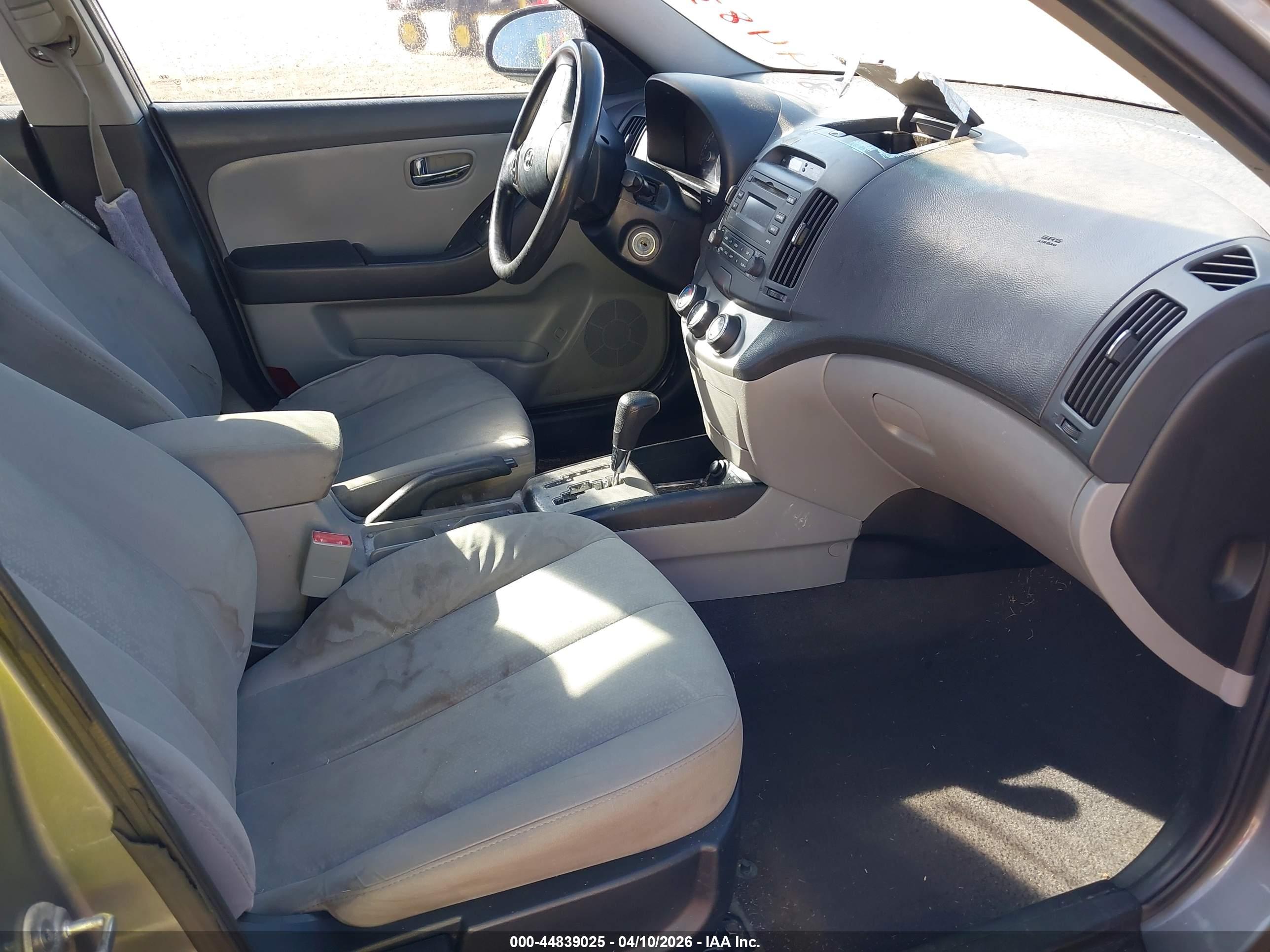 HYUNDAI ELANTRA image 5