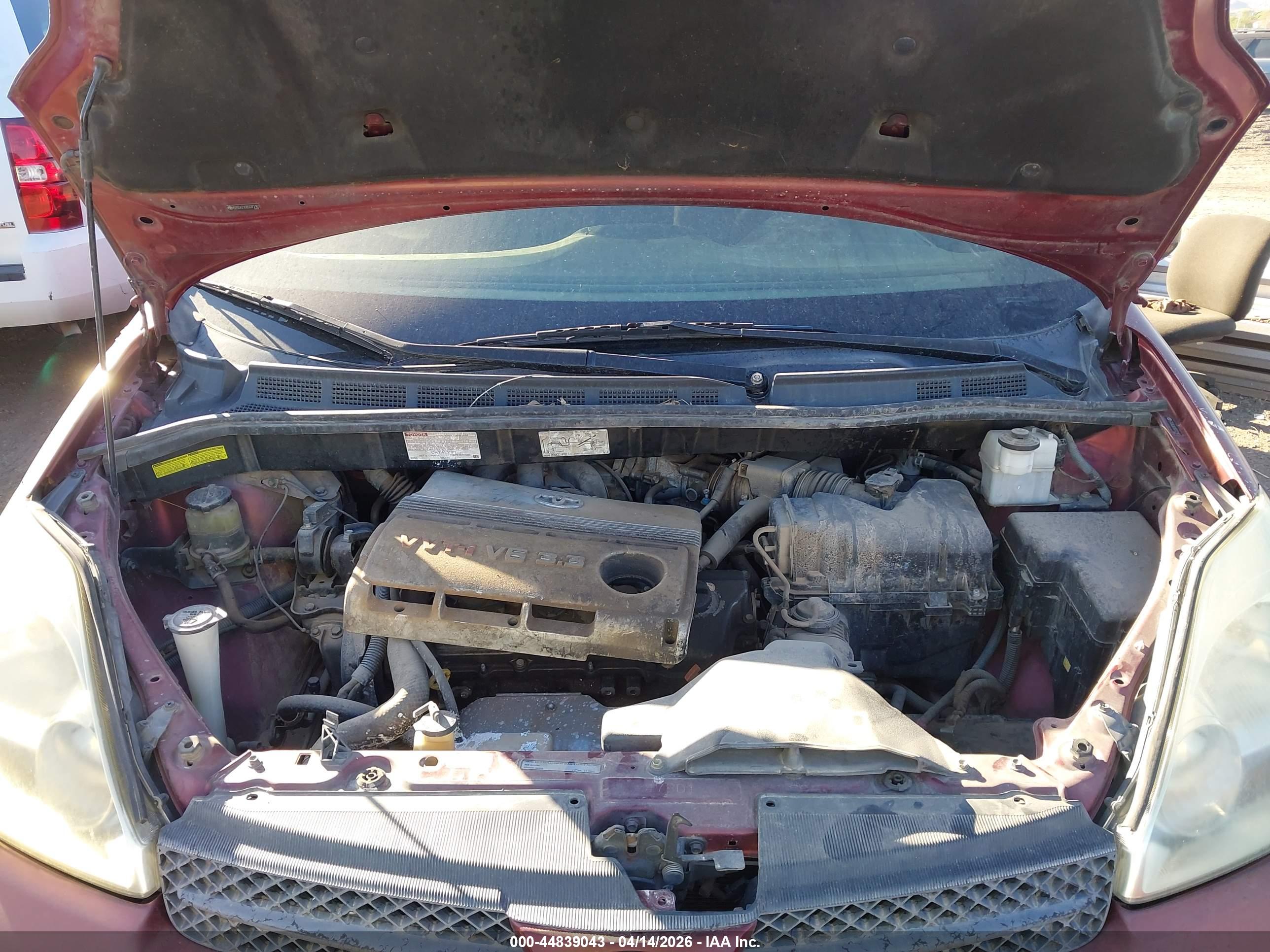 TOYOTA SIENNA image 10