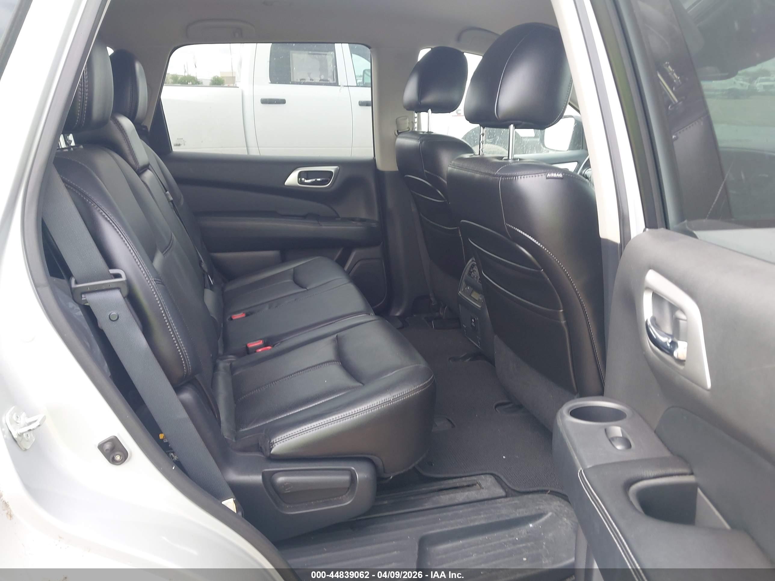 NISSAN PATHFINDER image 8