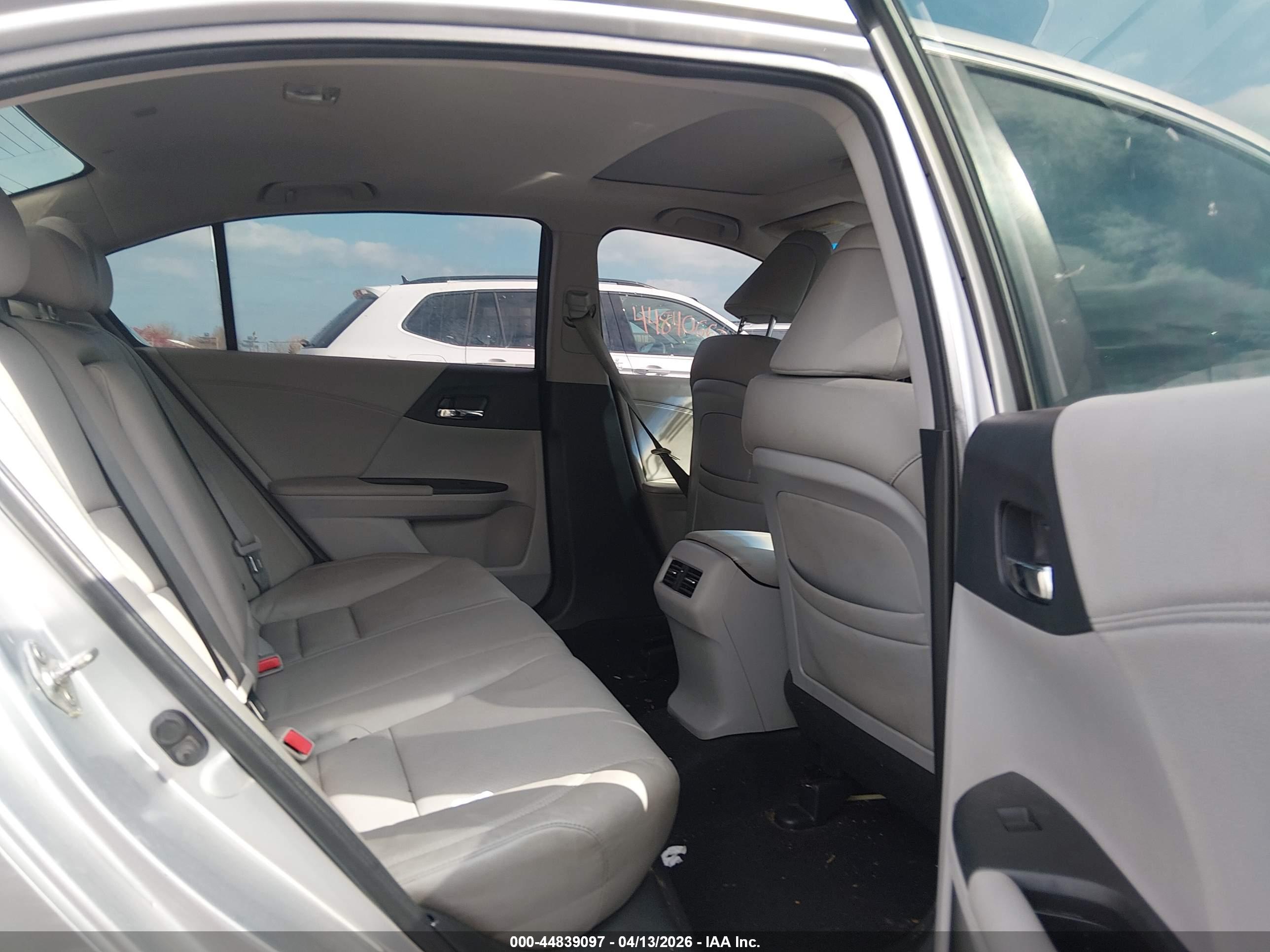 HONDA ACCORD image 8