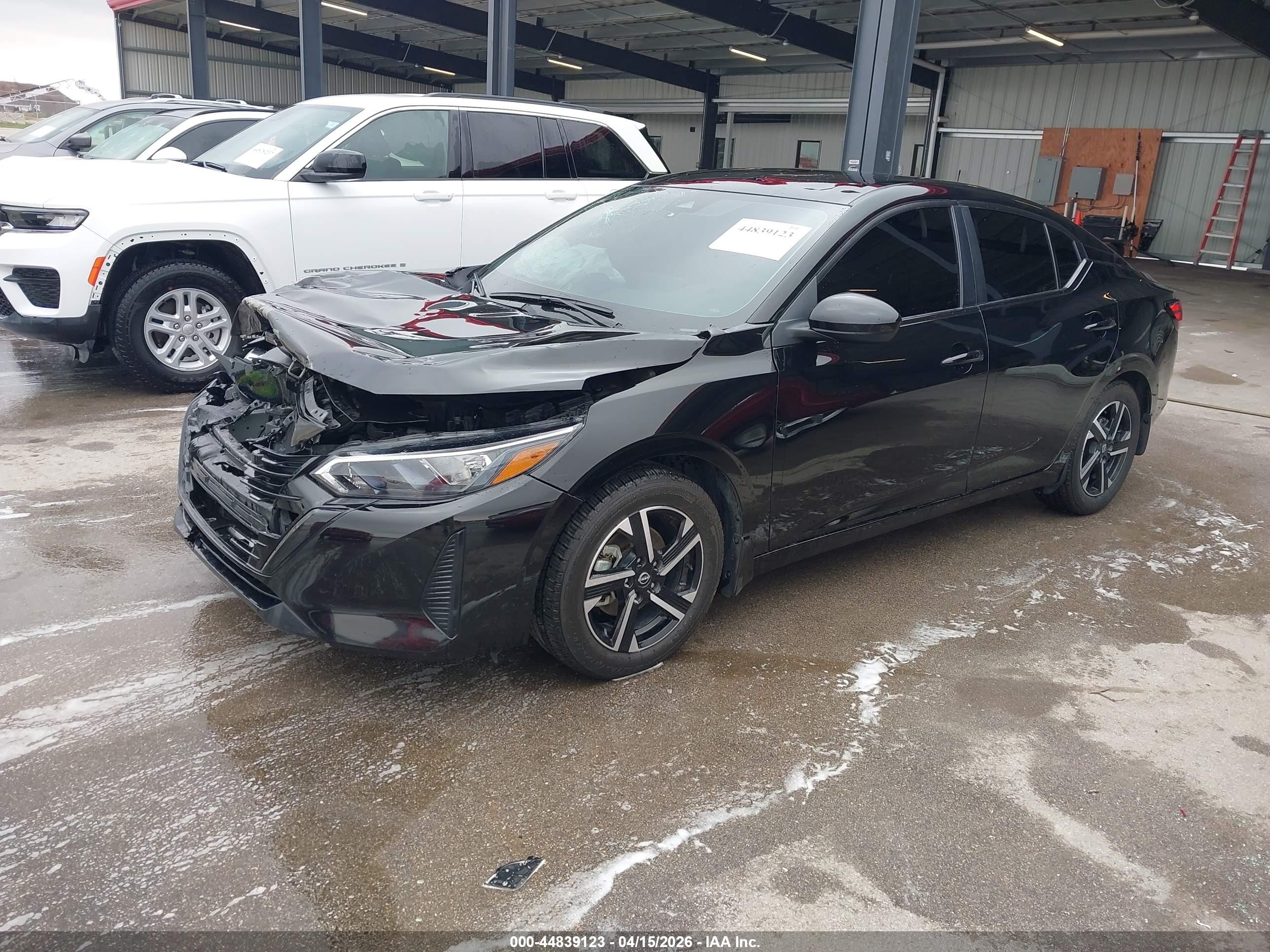 NISSAN SENTRA image 2