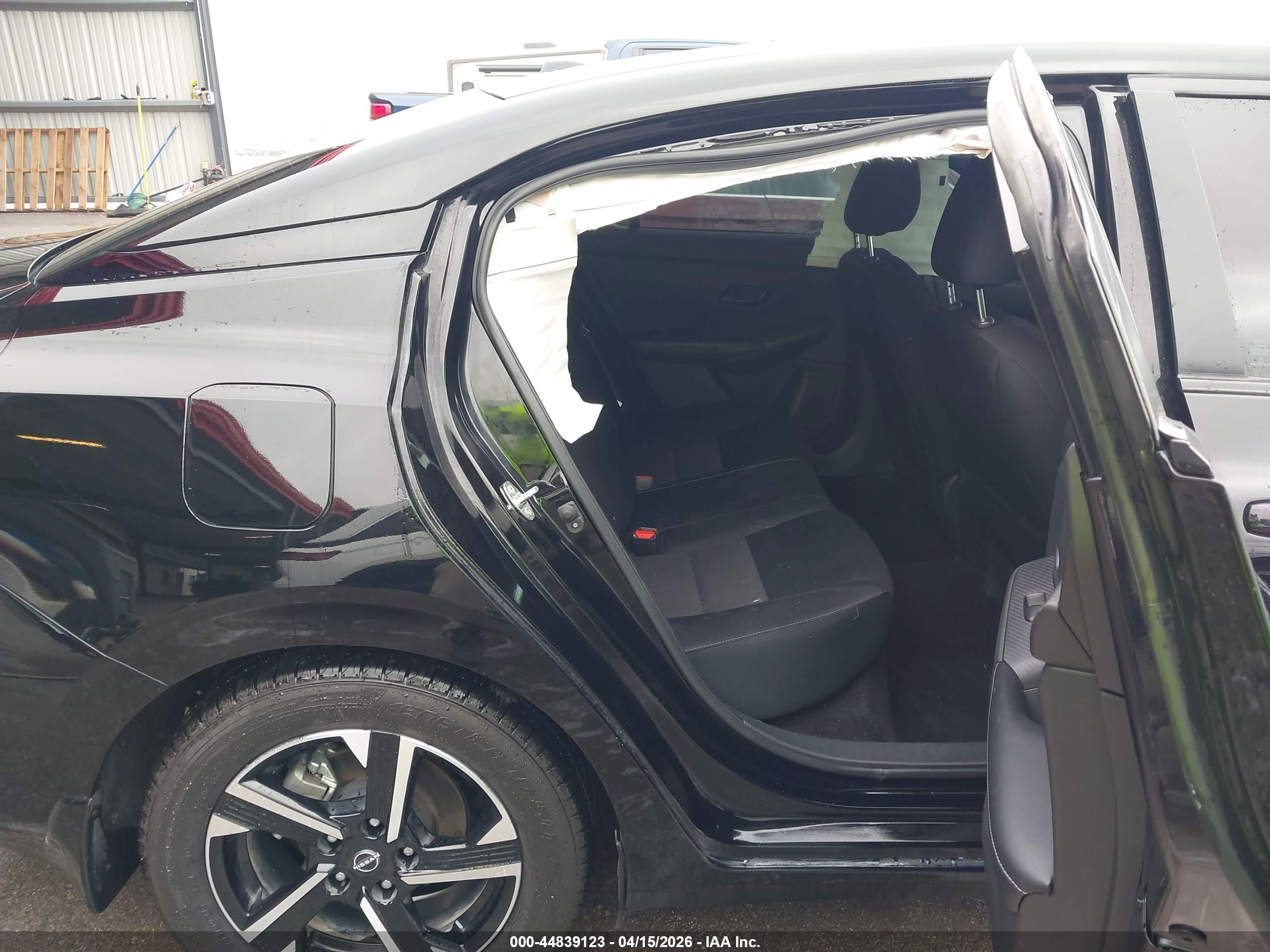 NISSAN SENTRA image 8