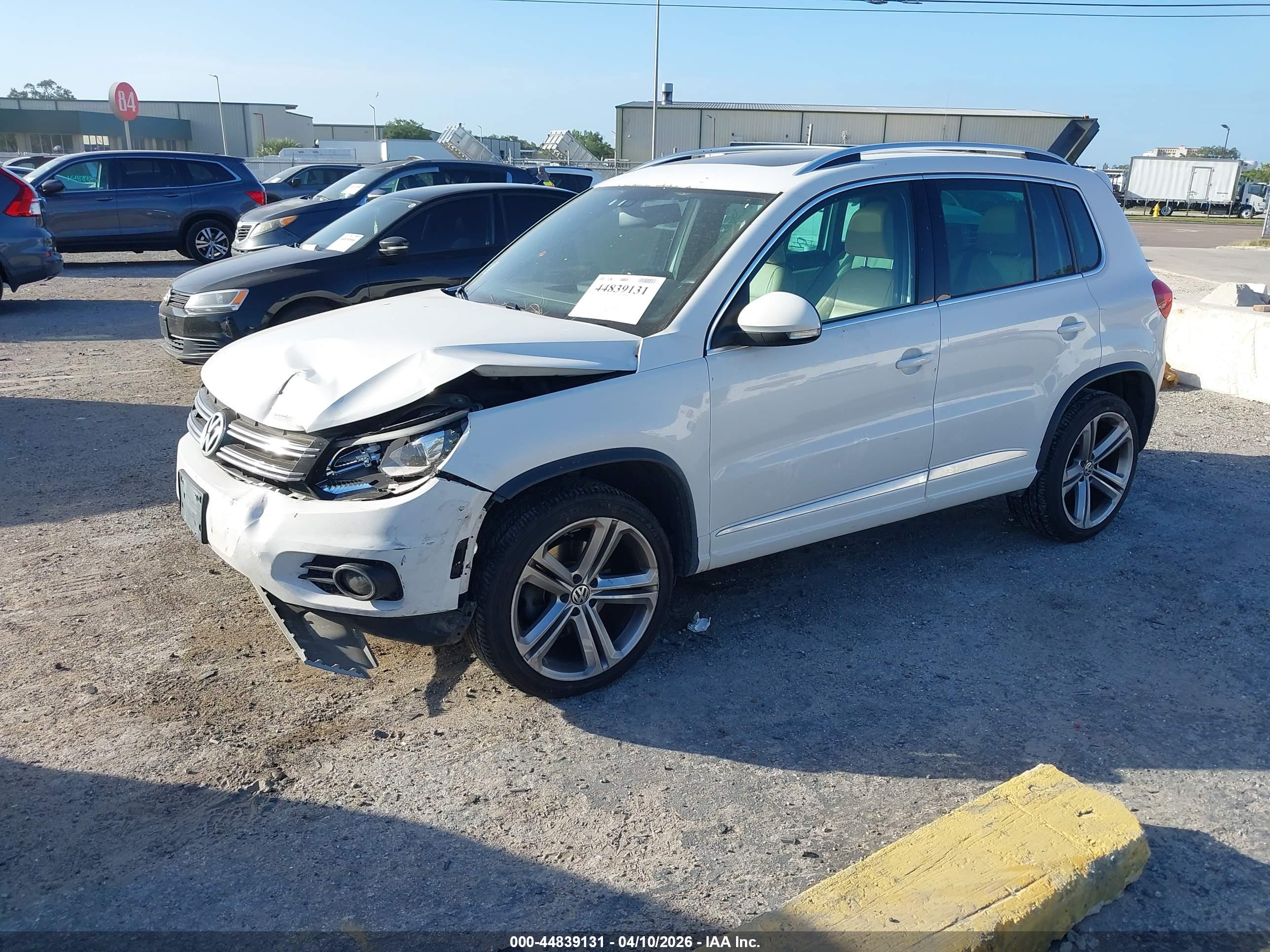 VOLKSWAGEN TIGUAN image 2