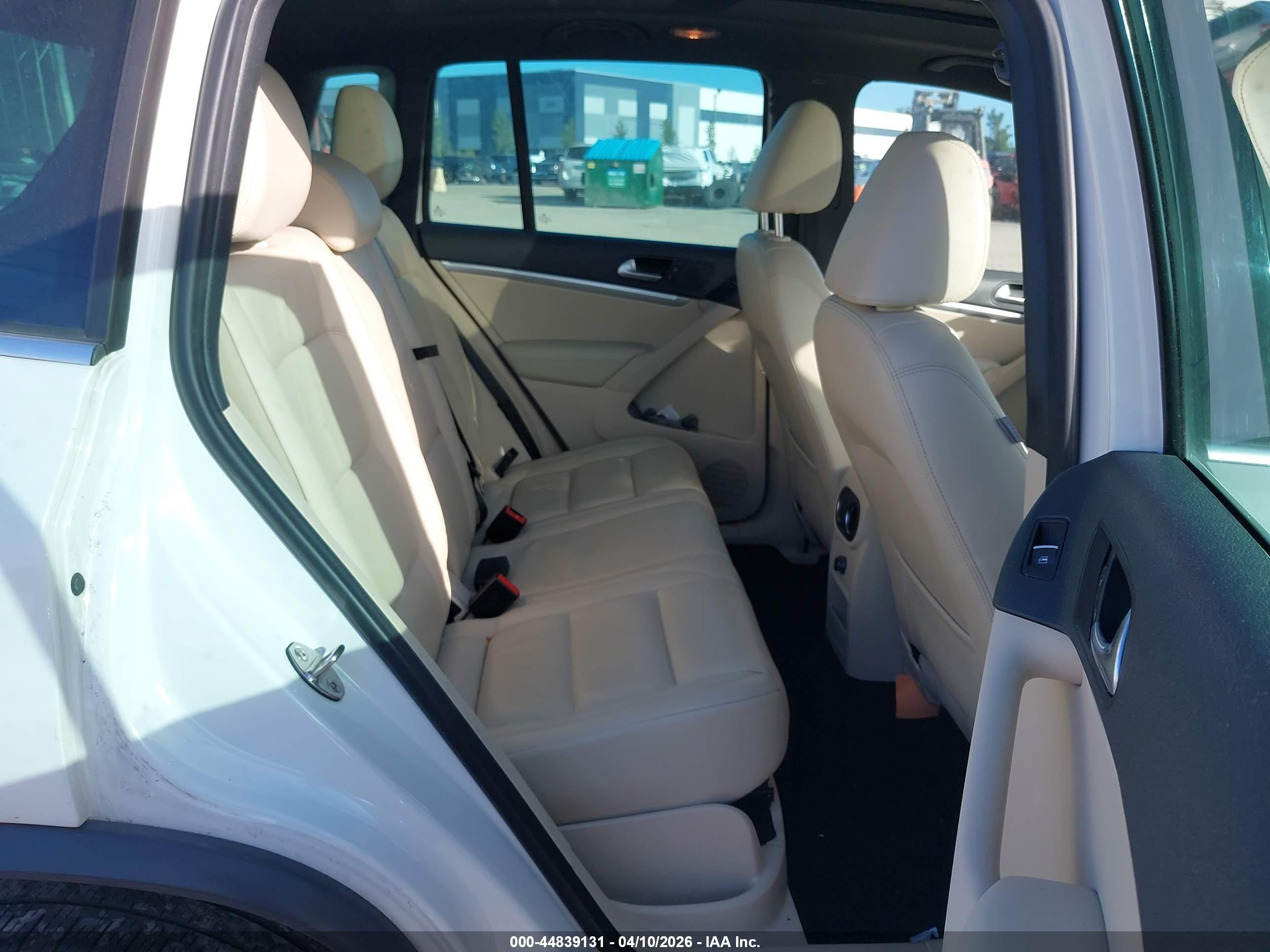 VOLKSWAGEN TIGUAN image 8