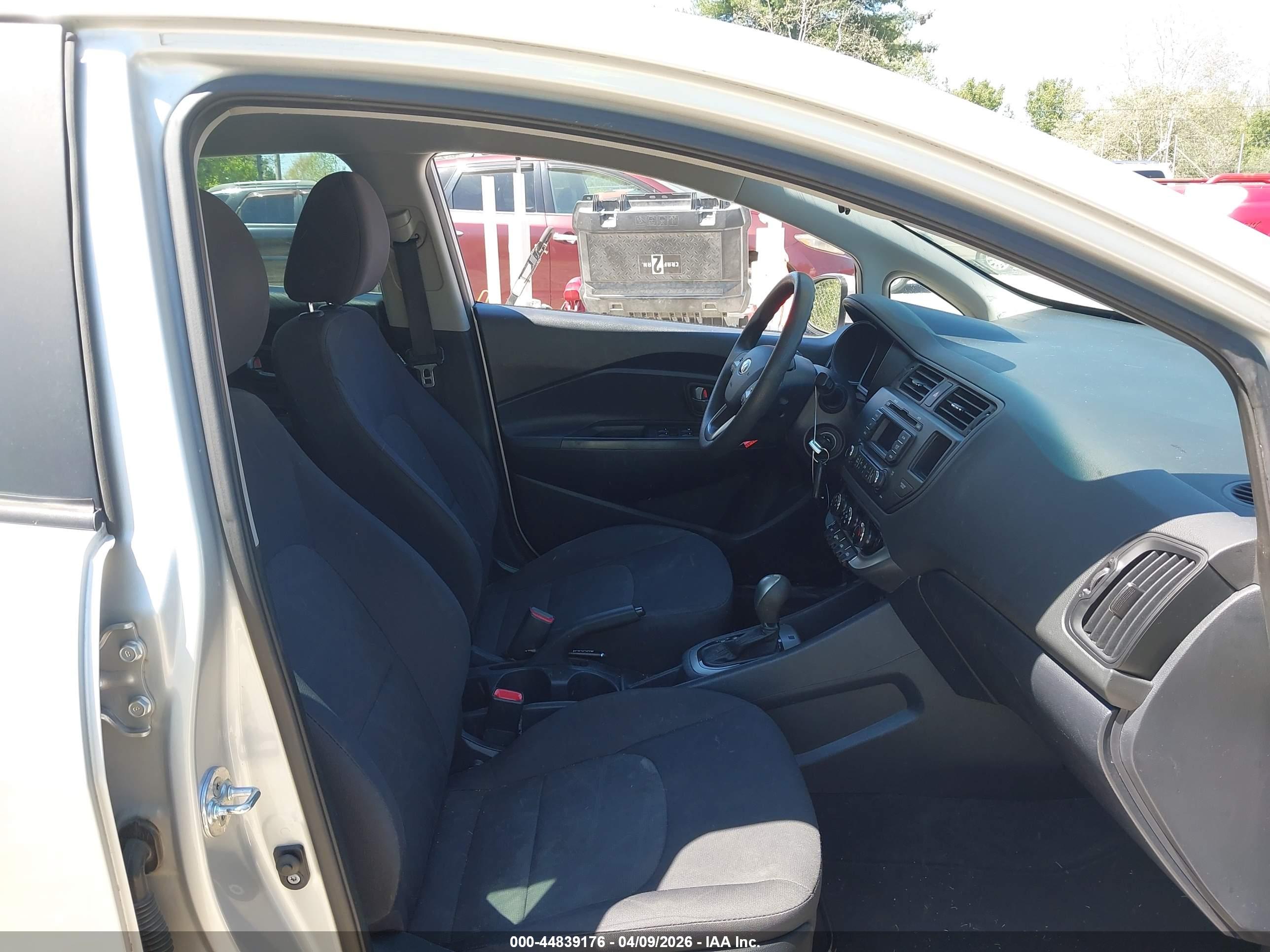 KIA RIO image 5