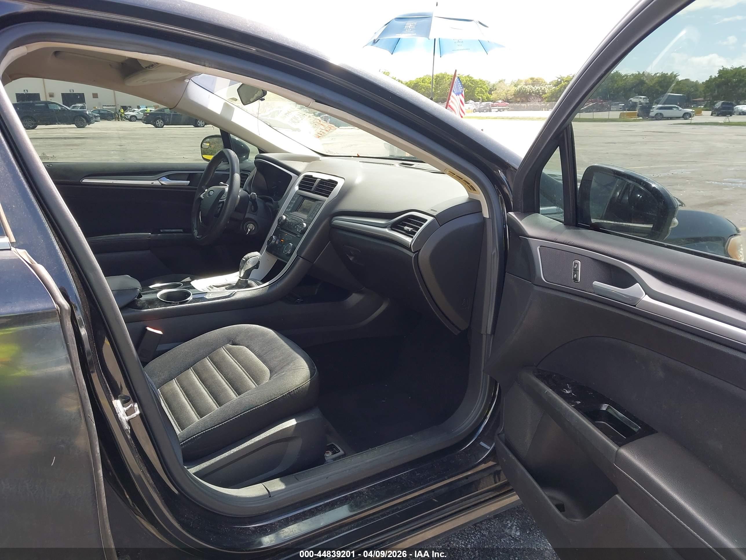 FORD FUSION image 5