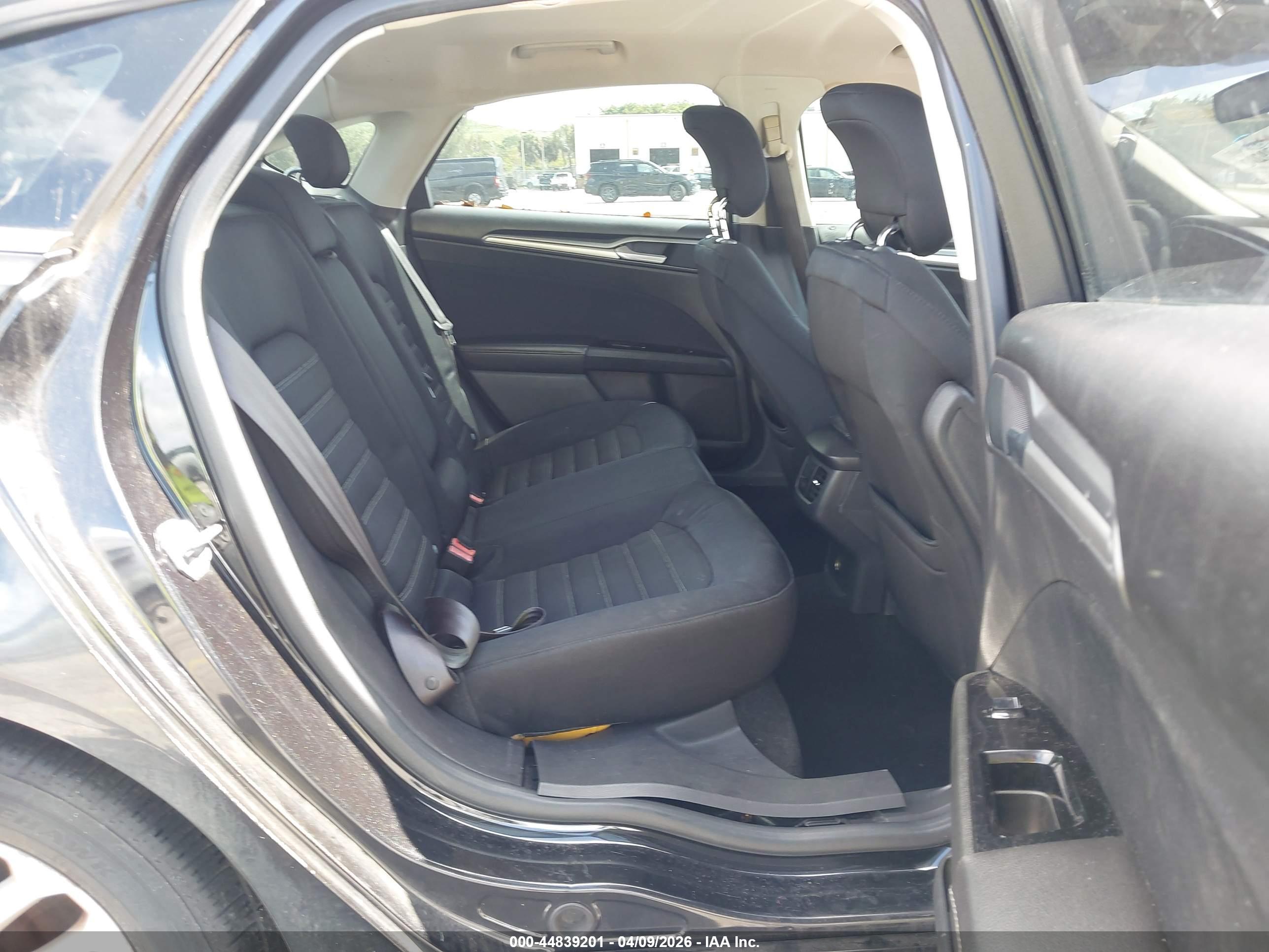 FORD FUSION image 8