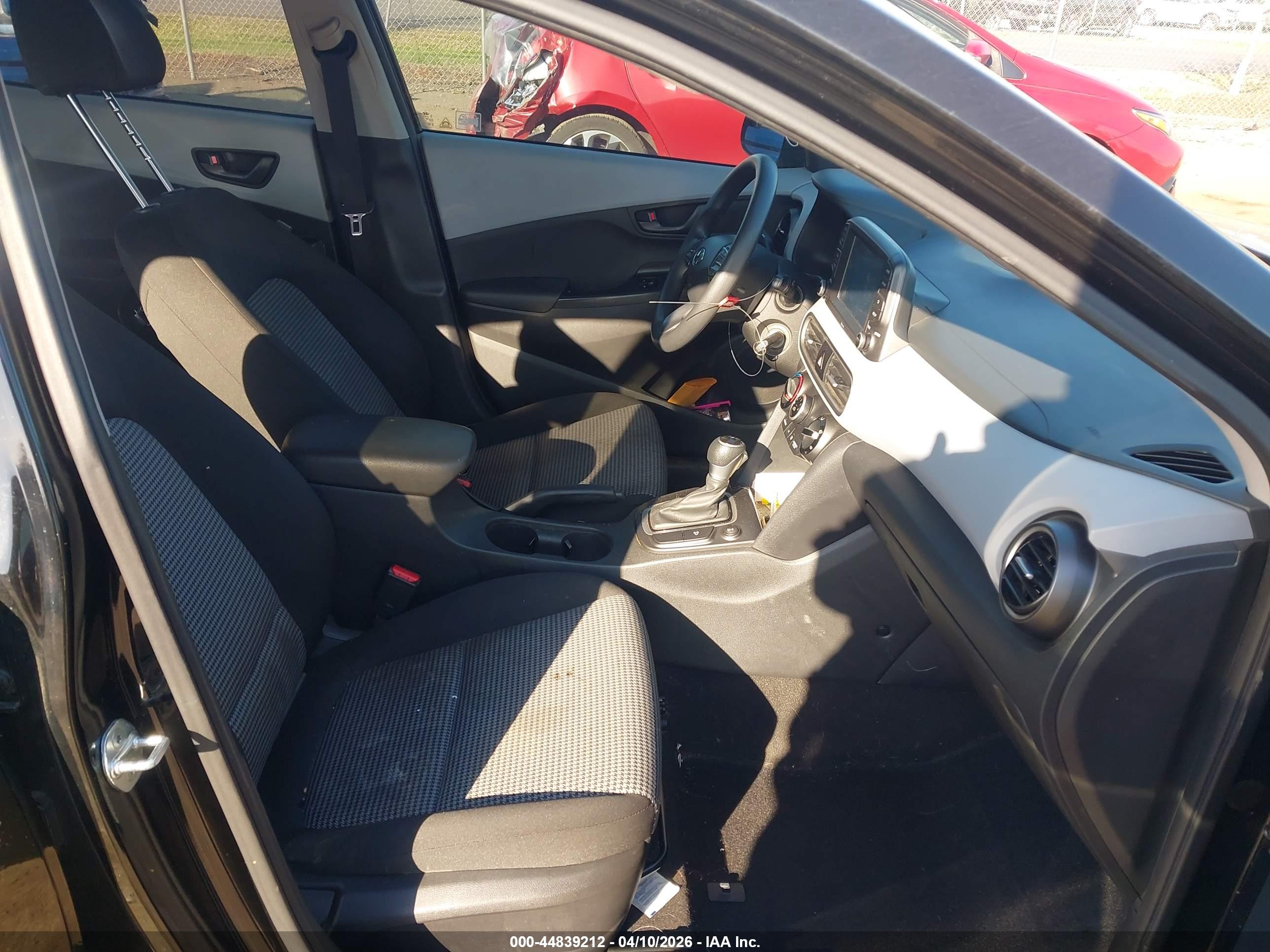 HYUNDAI KONA image 5