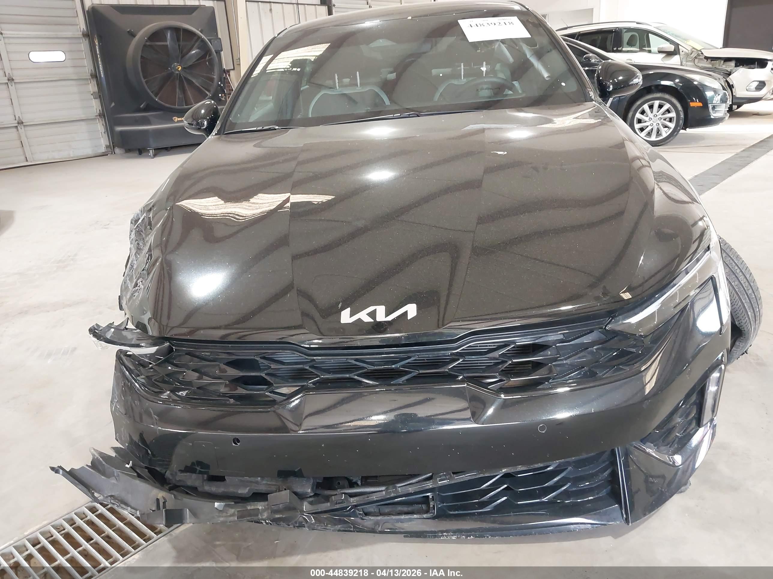 KIA K5 image 6