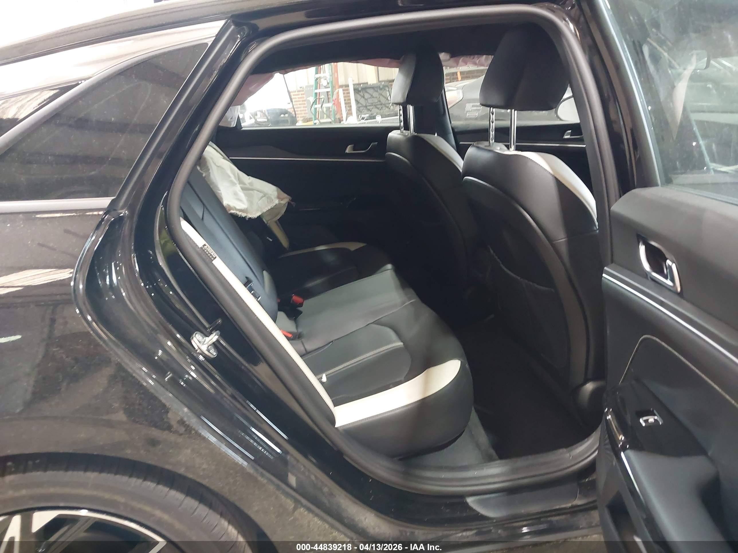 KIA K5 image 8