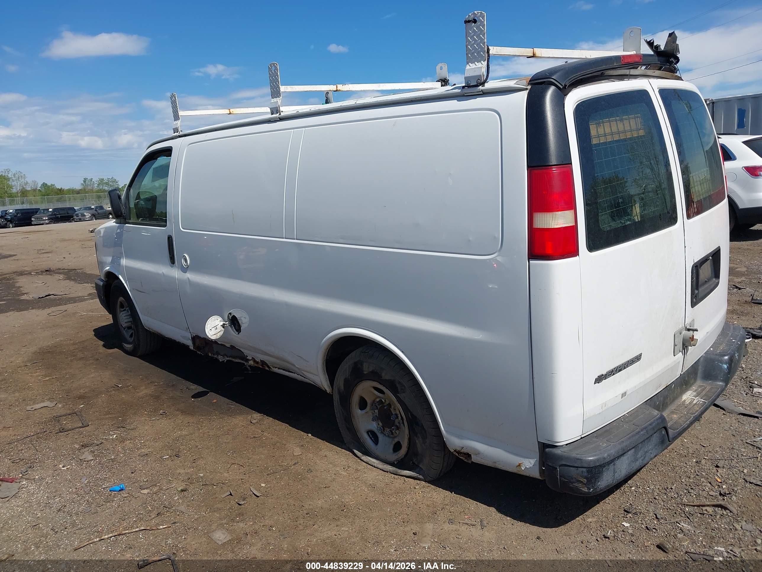 CHEVROLET EXPRESS image 3