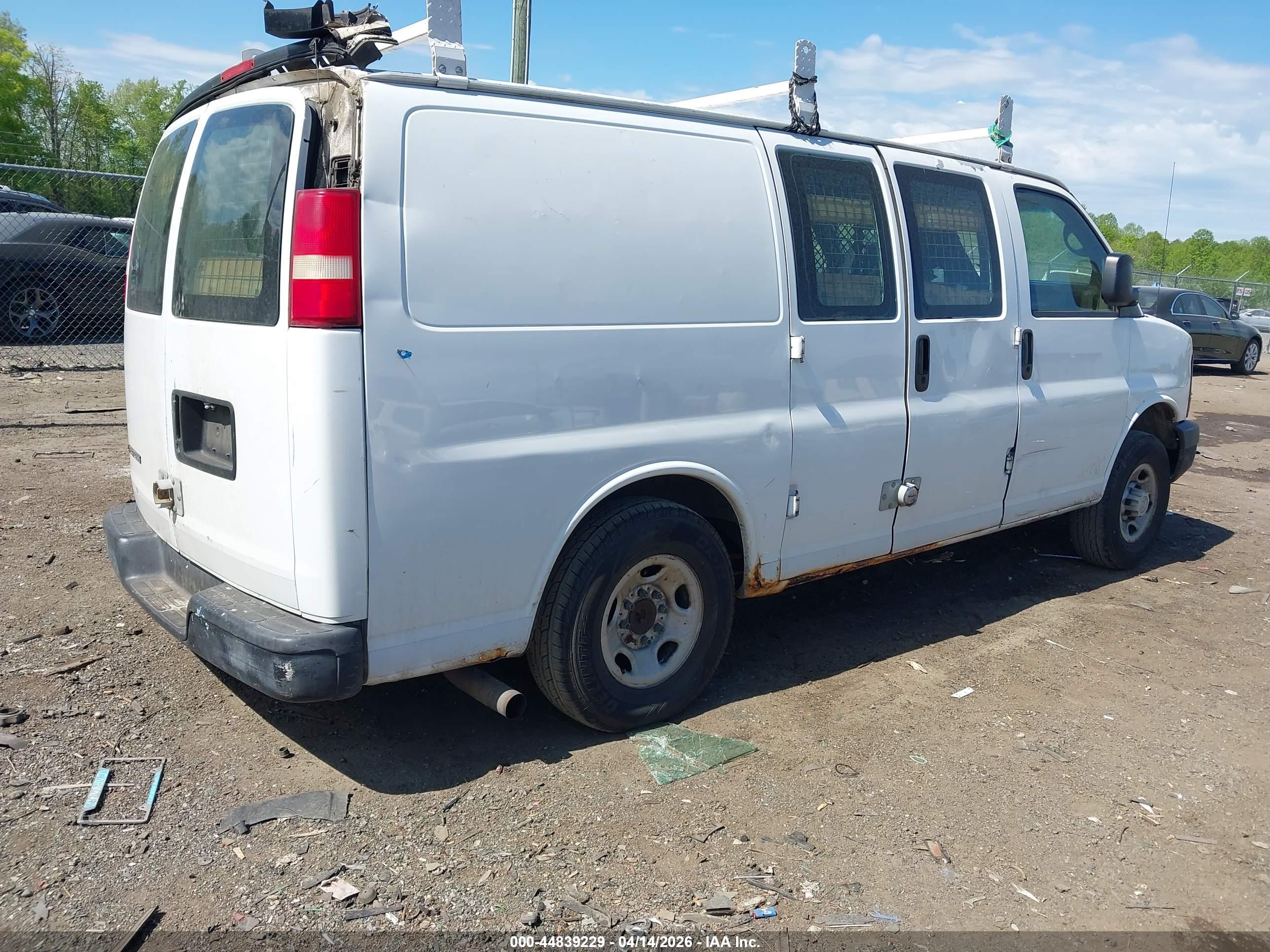CHEVROLET EXPRESS image 4