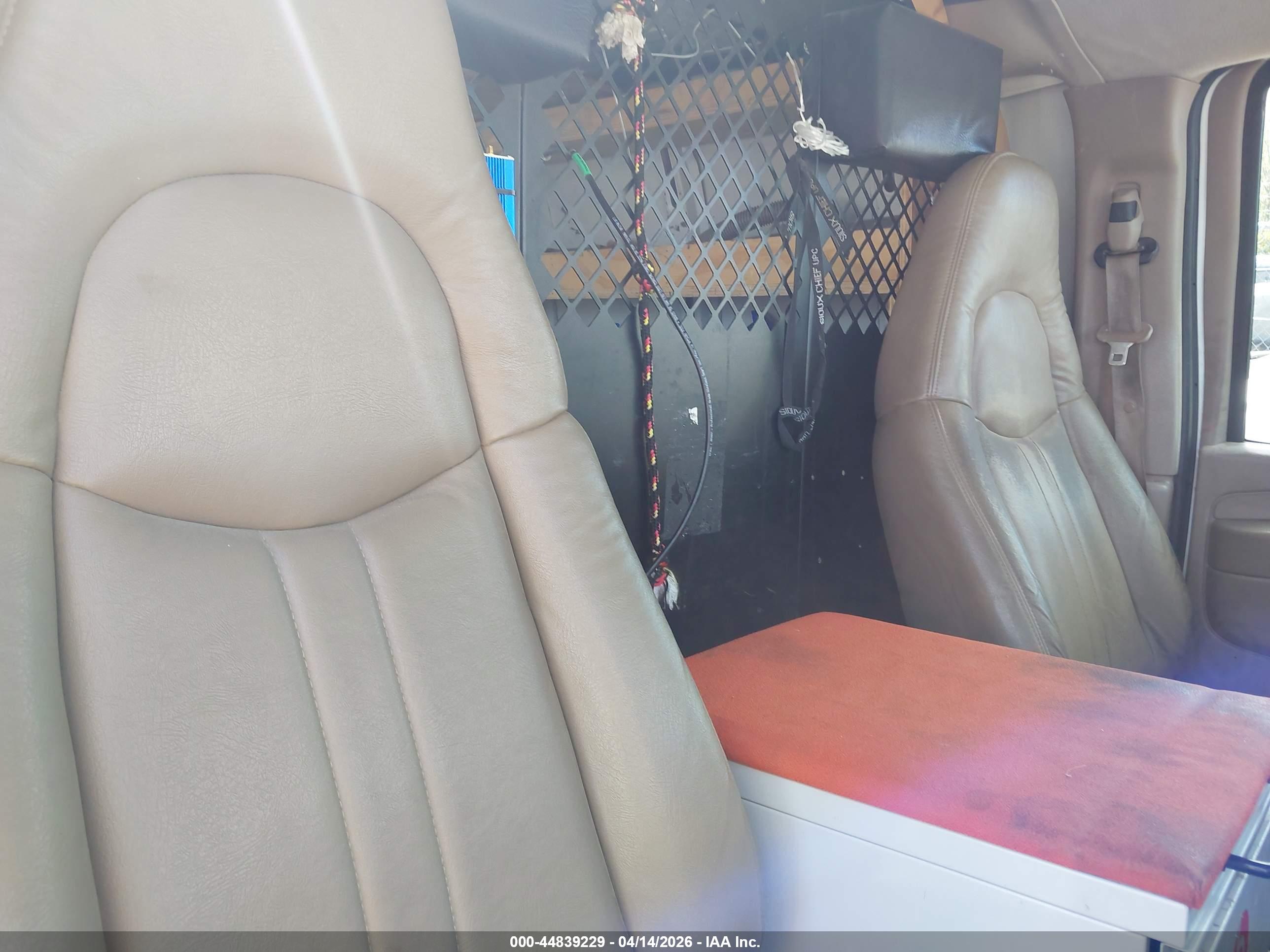CHEVROLET EXPRESS image 8