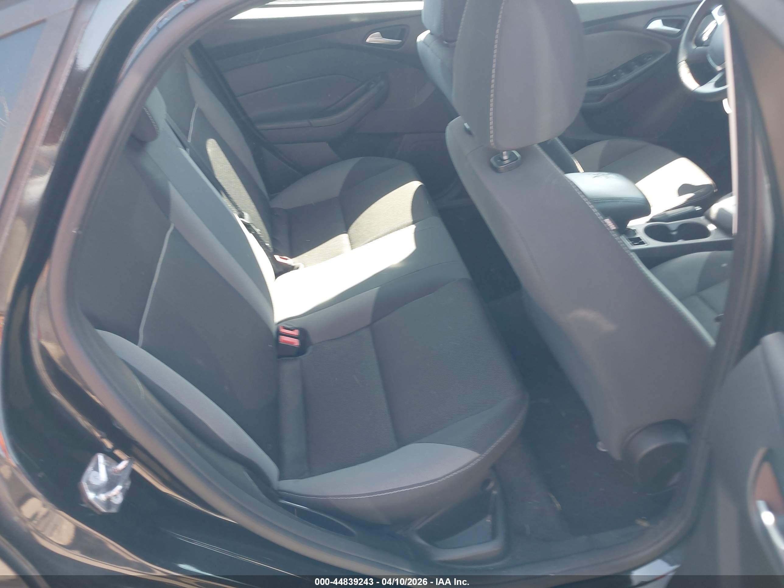 FORD FOCUS image 8