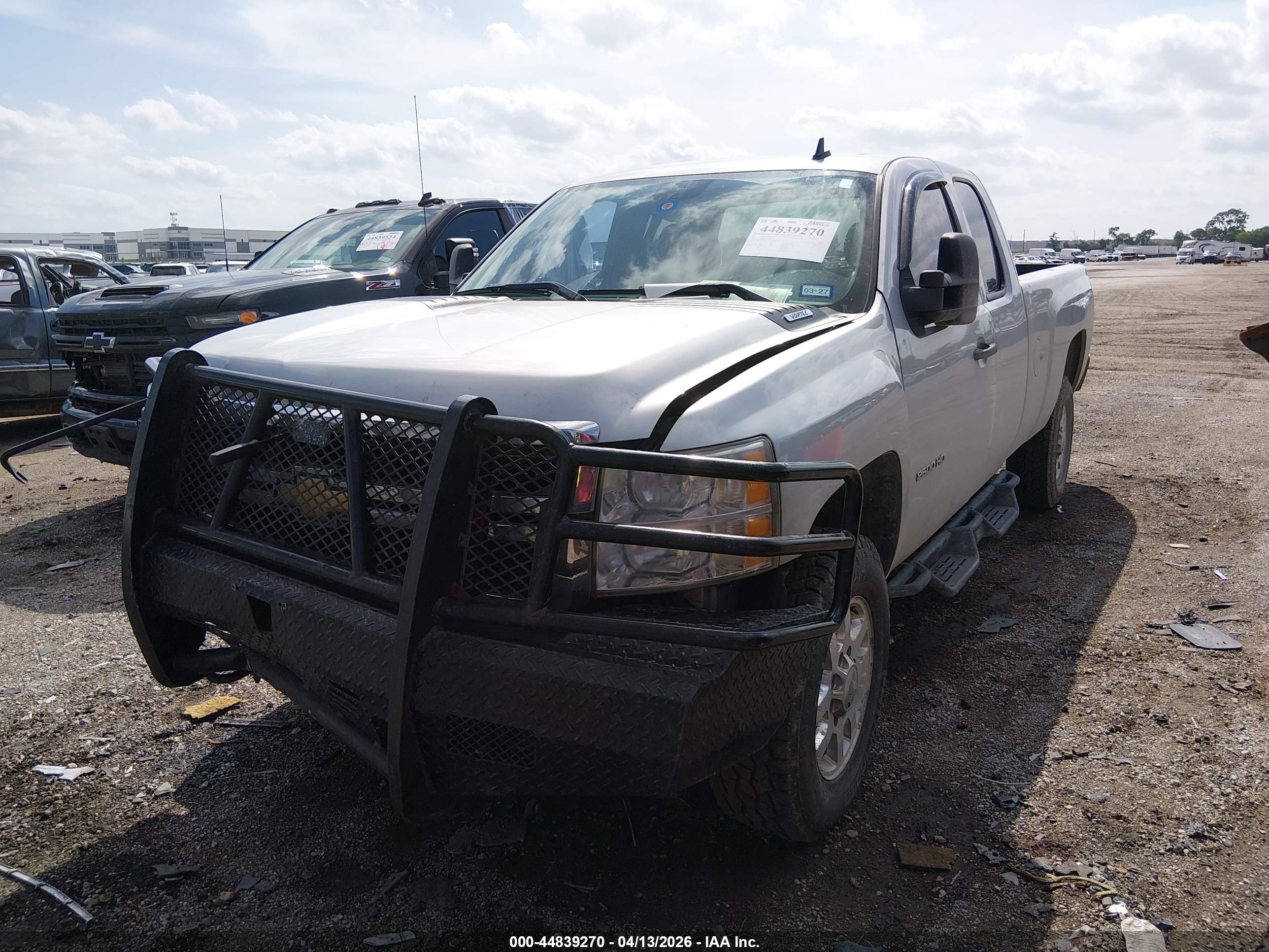 CHEVROLET SILVERADO image 2