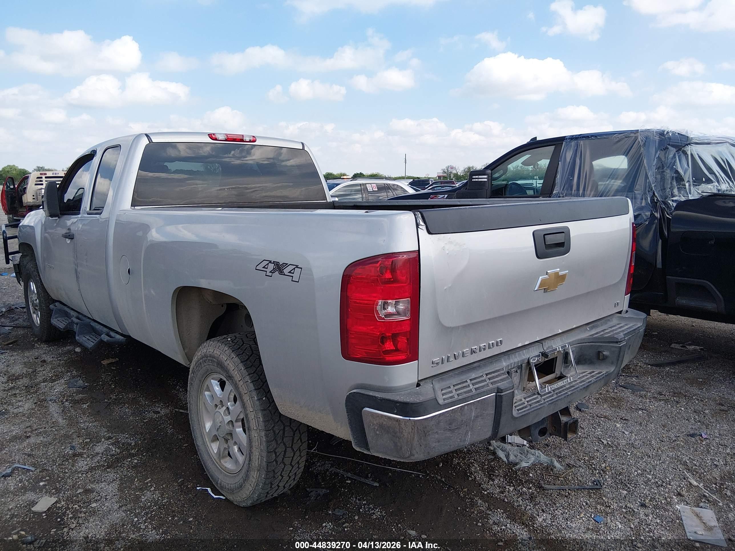 CHEVROLET SILVERADO image 3