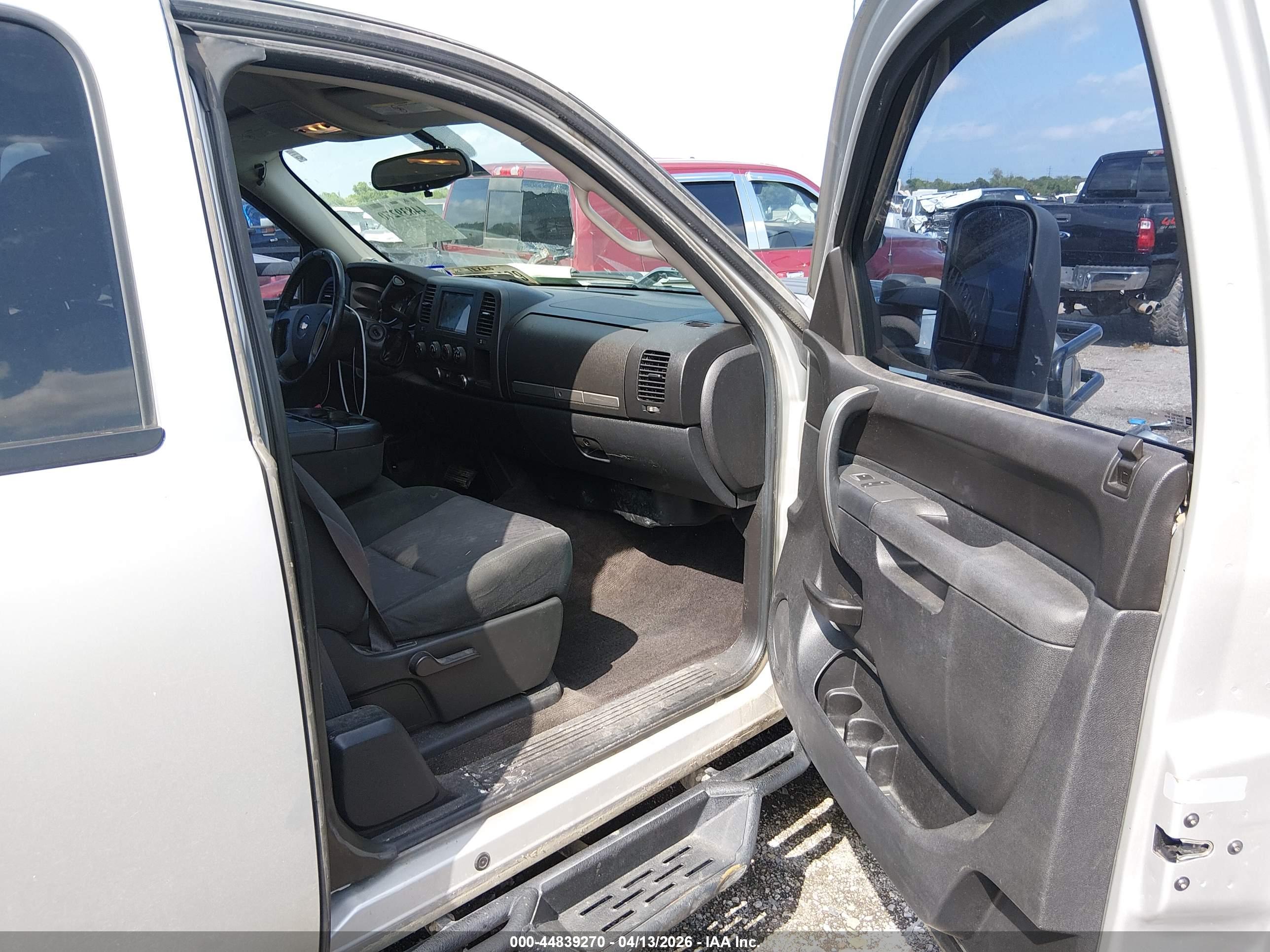CHEVROLET SILVERADO image 5