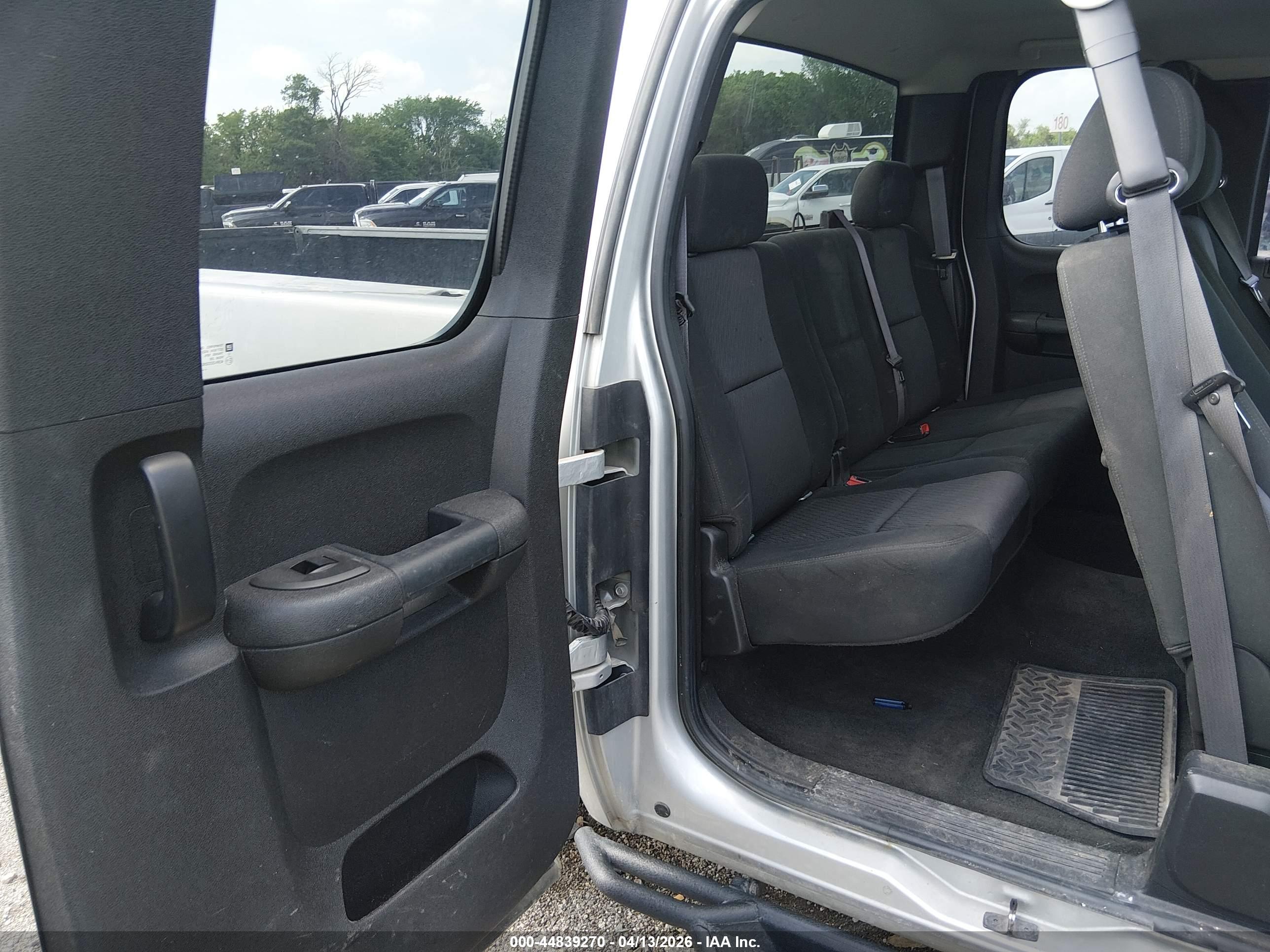 CHEVROLET SILVERADO image 8