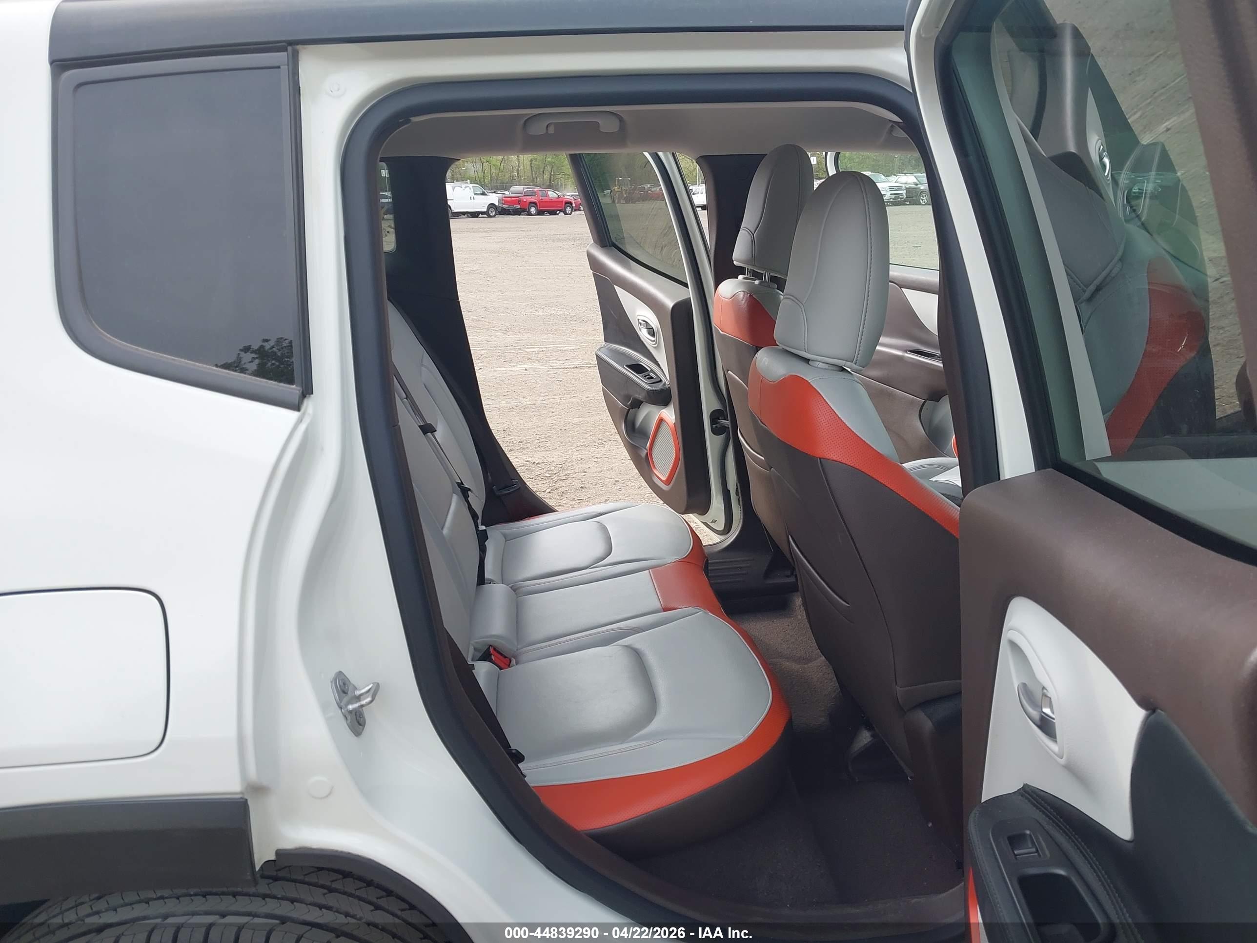 JEEP RENEGADE image 8
