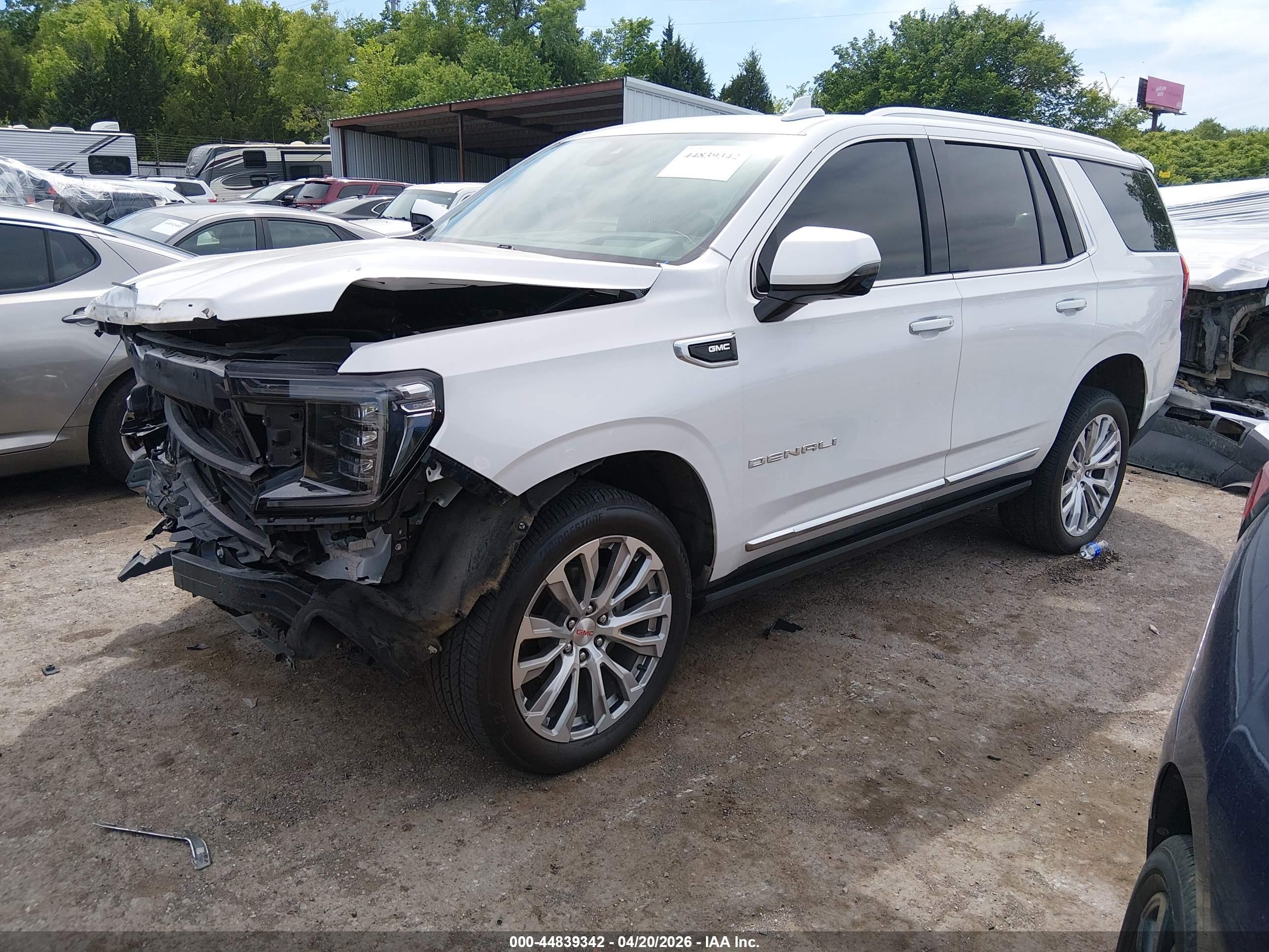 GMC YUKON image 2