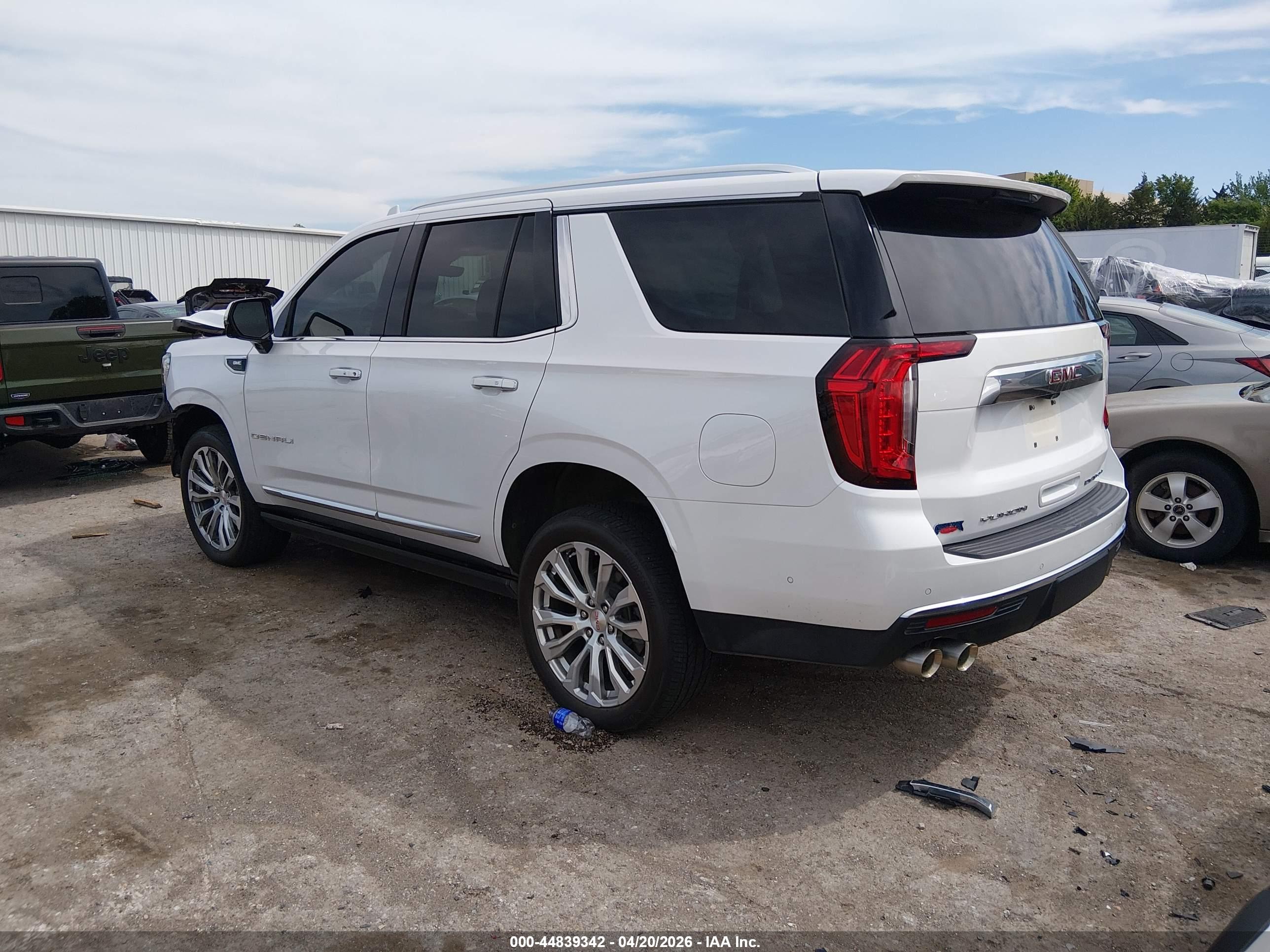 GMC YUKON image 3