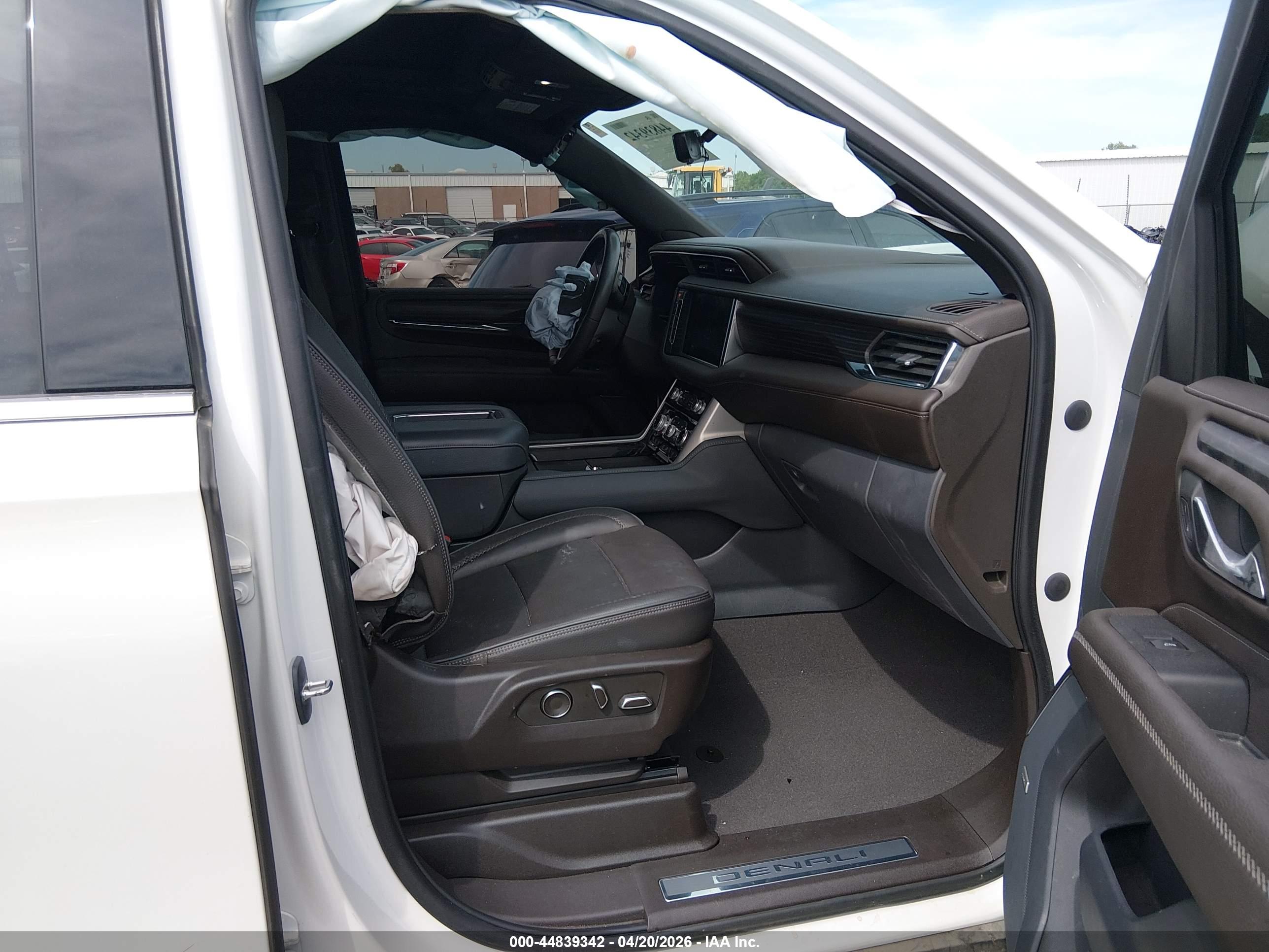 GMC YUKON image 5