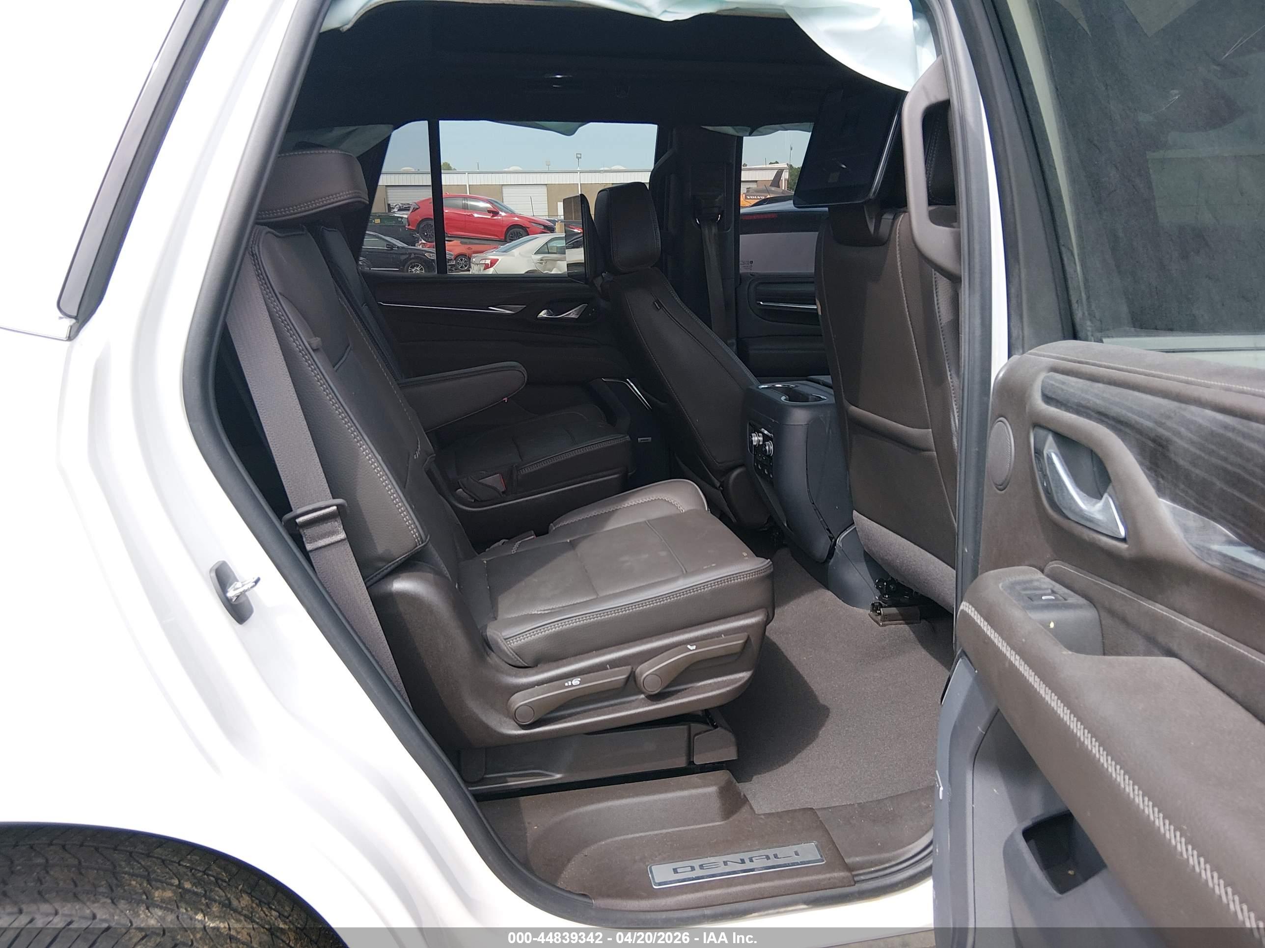 GMC YUKON image 8