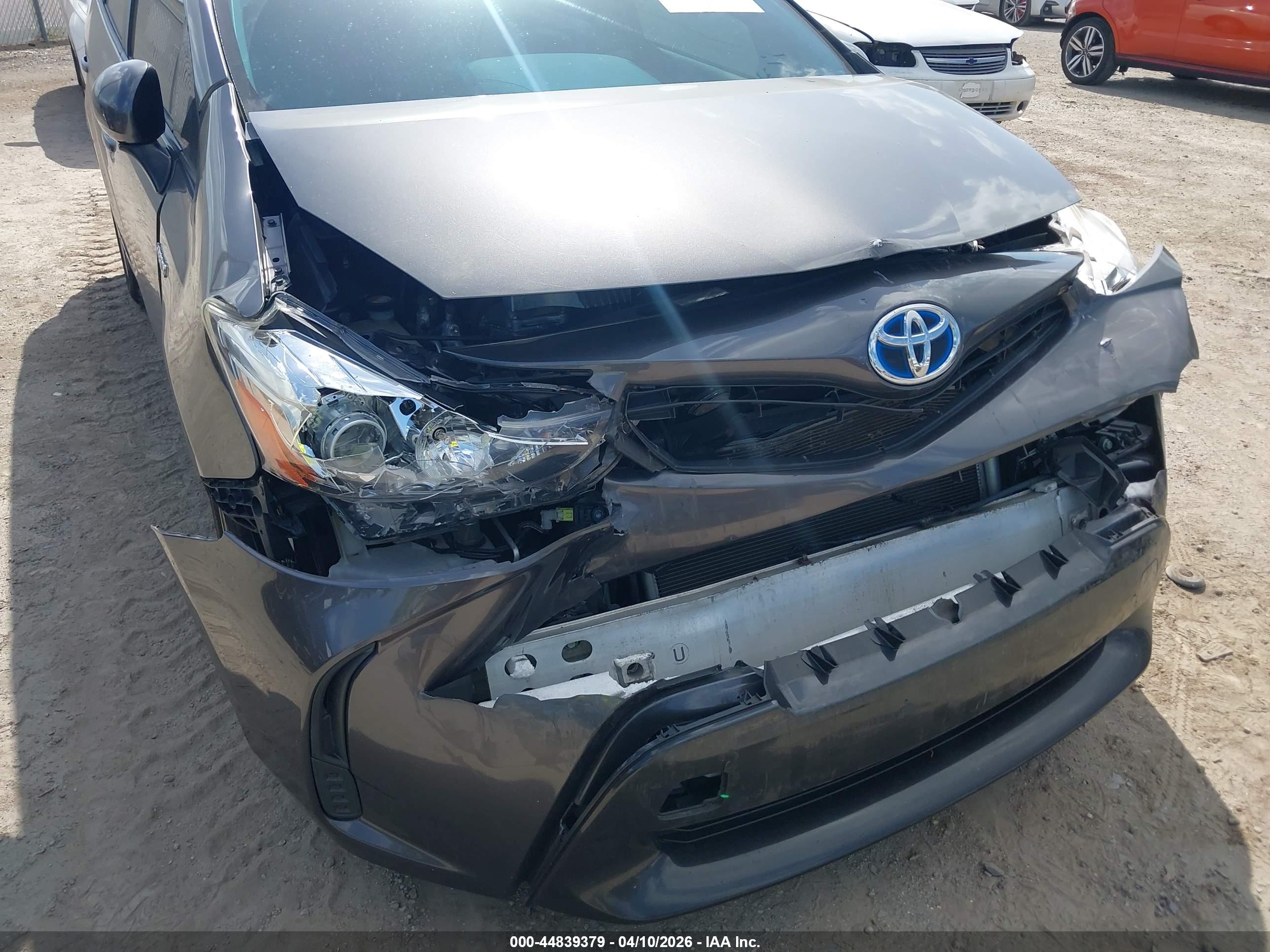 TOYOTA PRIUS image 6