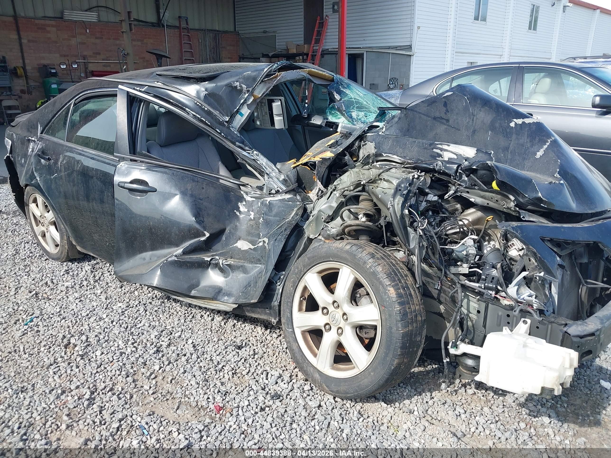 TOYOTA CAMRY image 6