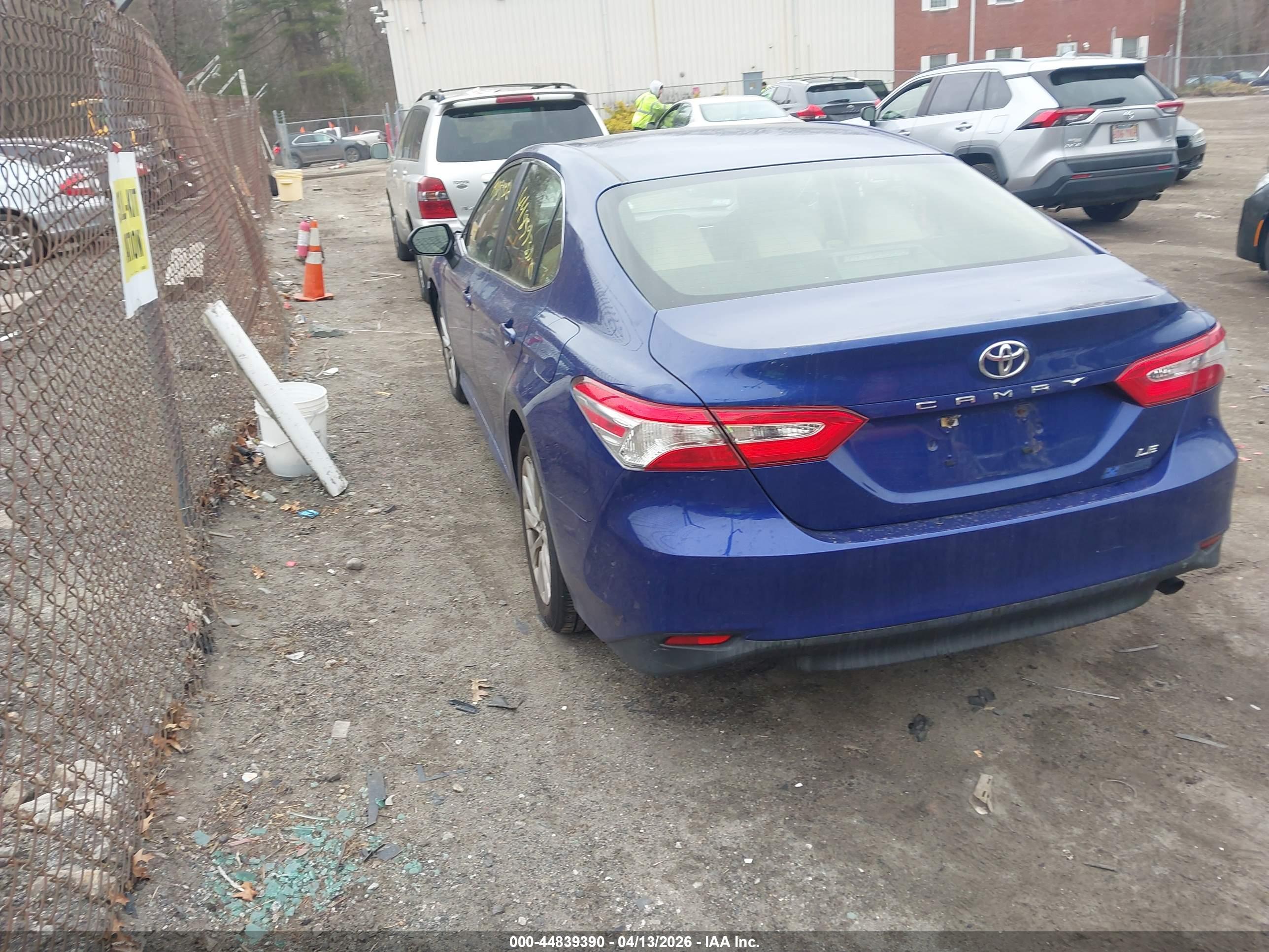 TOYOTA CAMRY image 3
